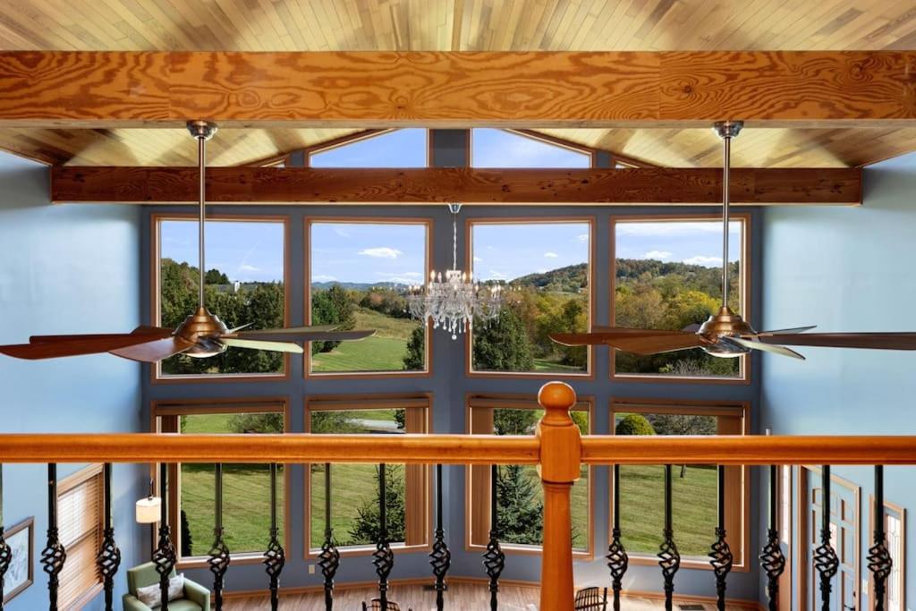 Five-Bedroom House photo 3