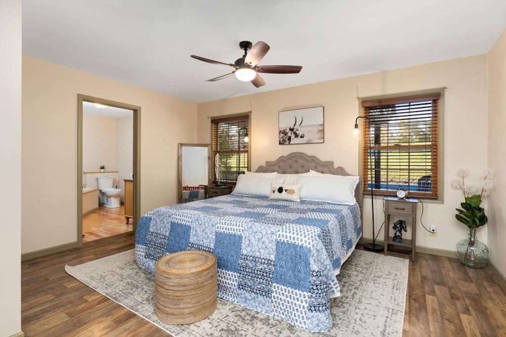 Five-Bedroom House photo 1