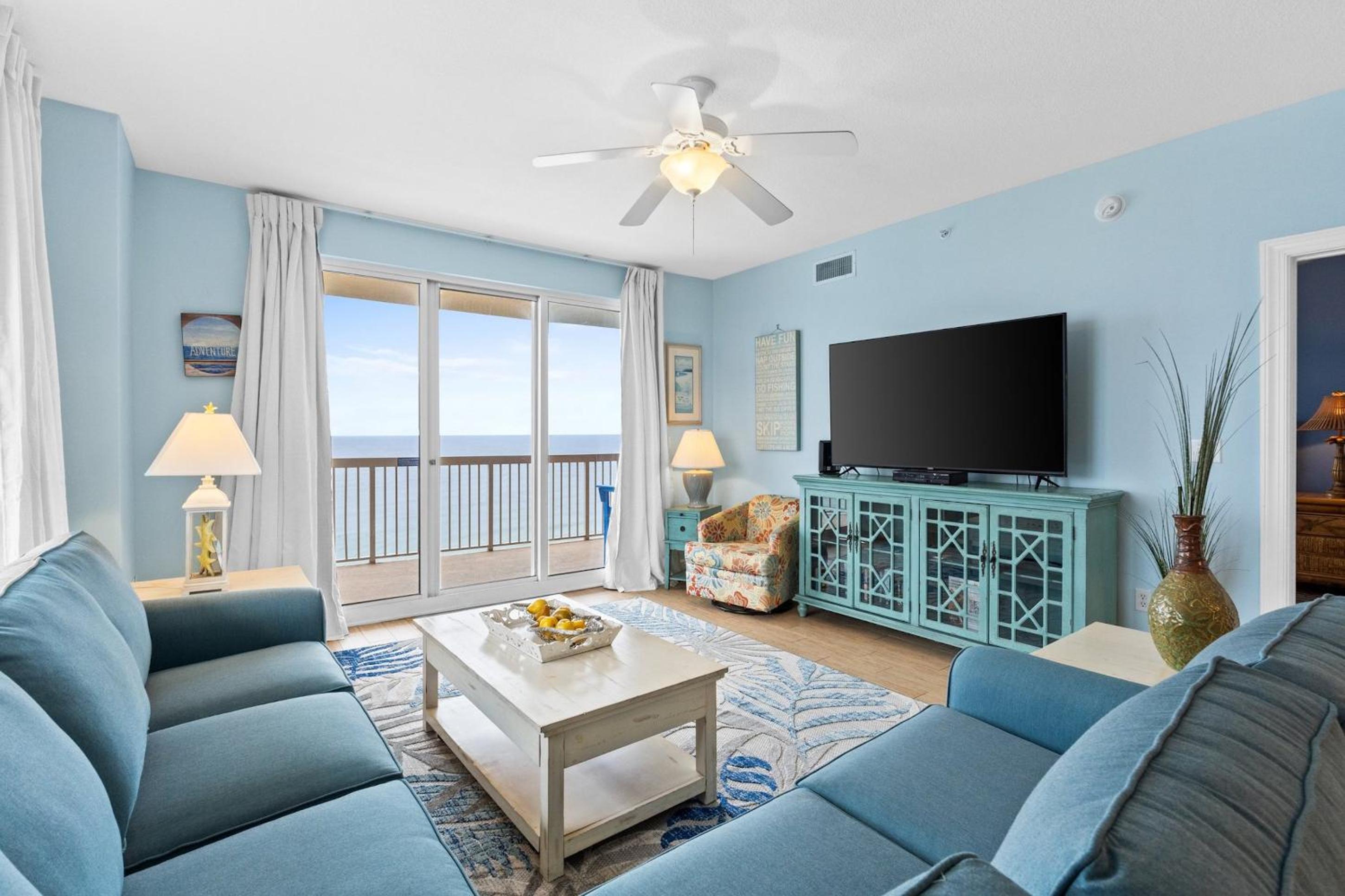 Three-Bedroom Apartment with Sea View photo 1