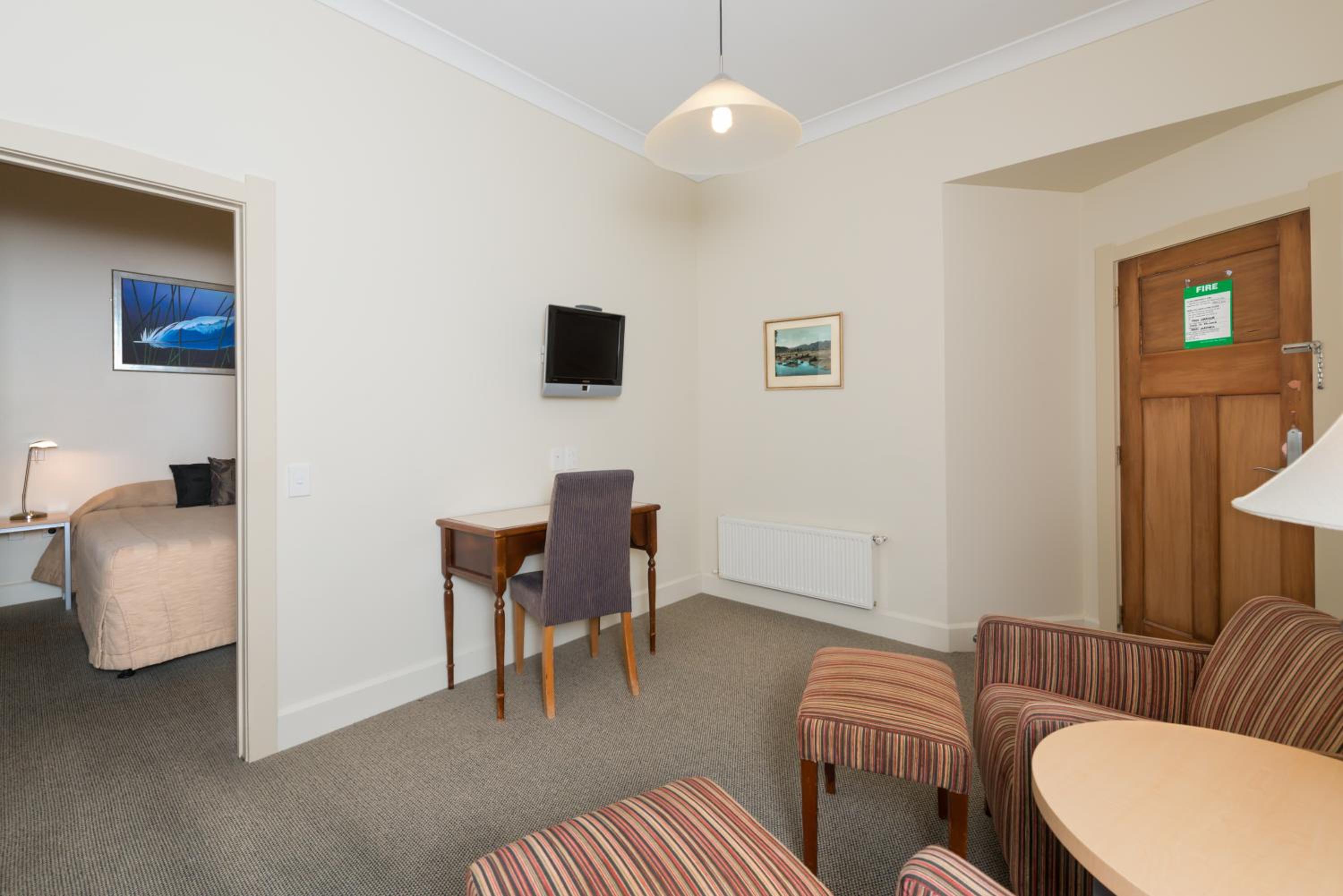 One-Bedroom Suite - Photo 6