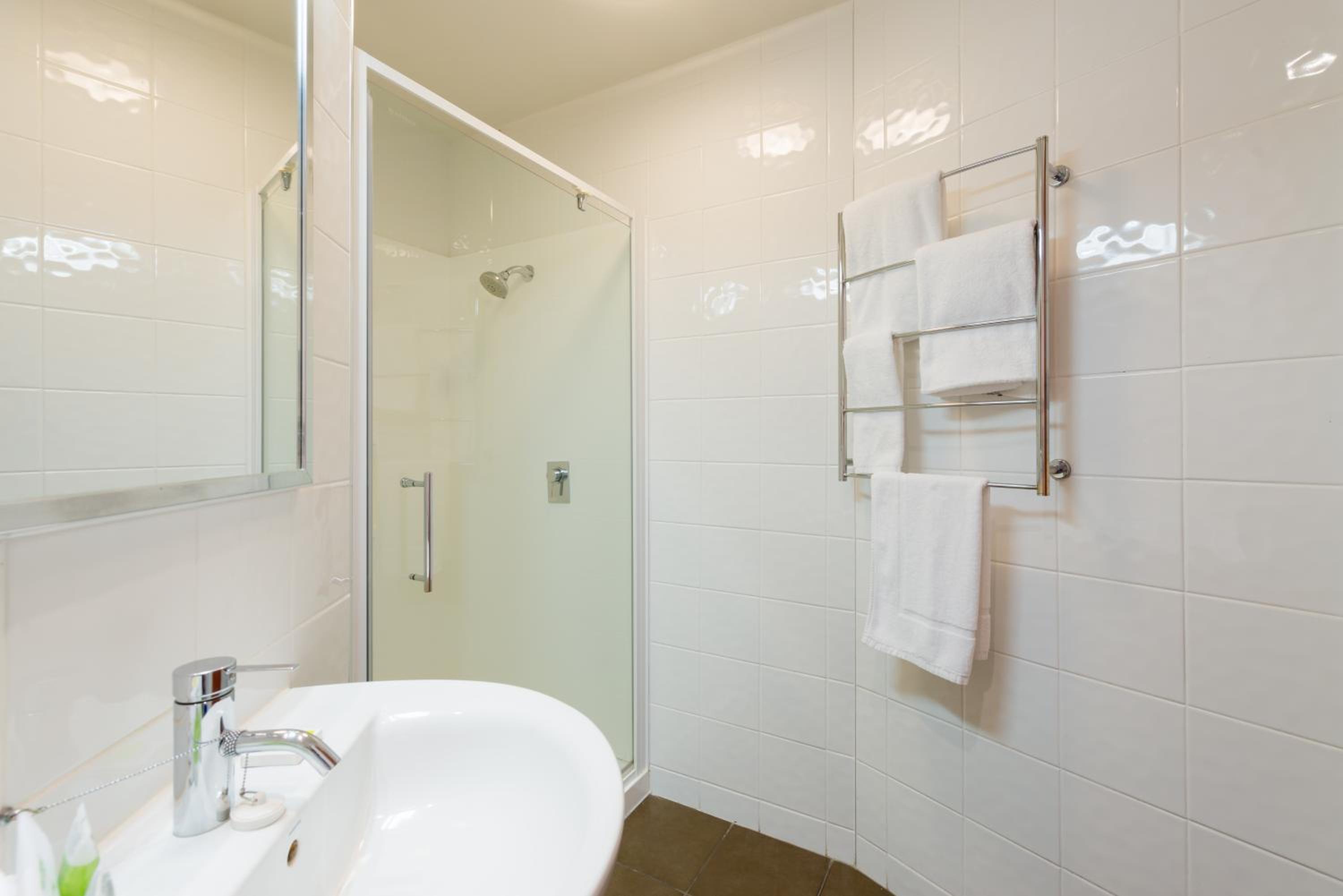 Standard Twin Room - Photo 7
