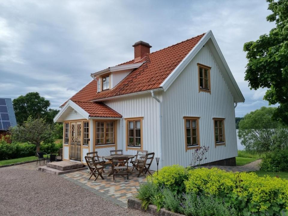 Three-Bedroom House photo 1