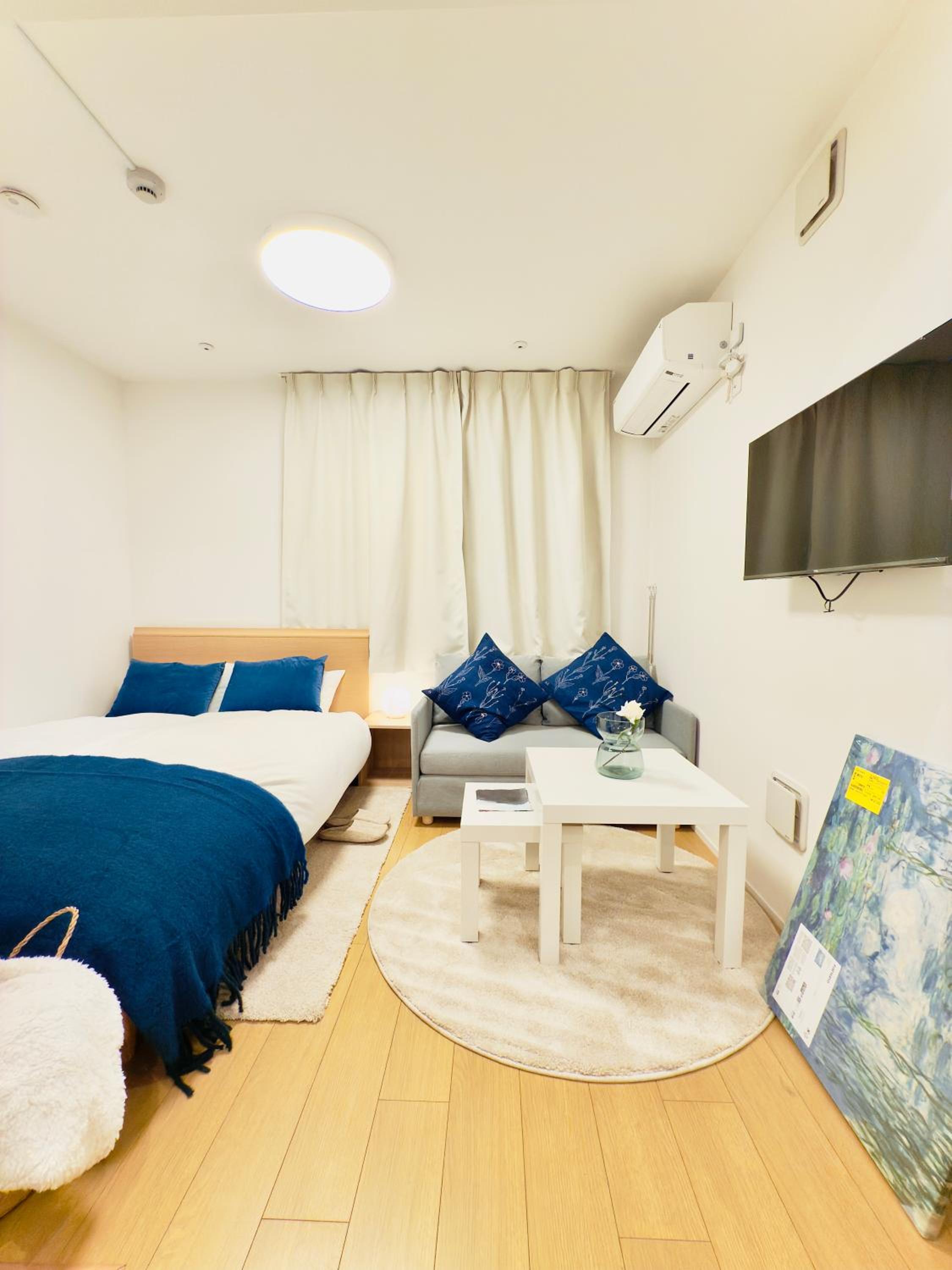 Studio Apartment With Queen Bed photo 3