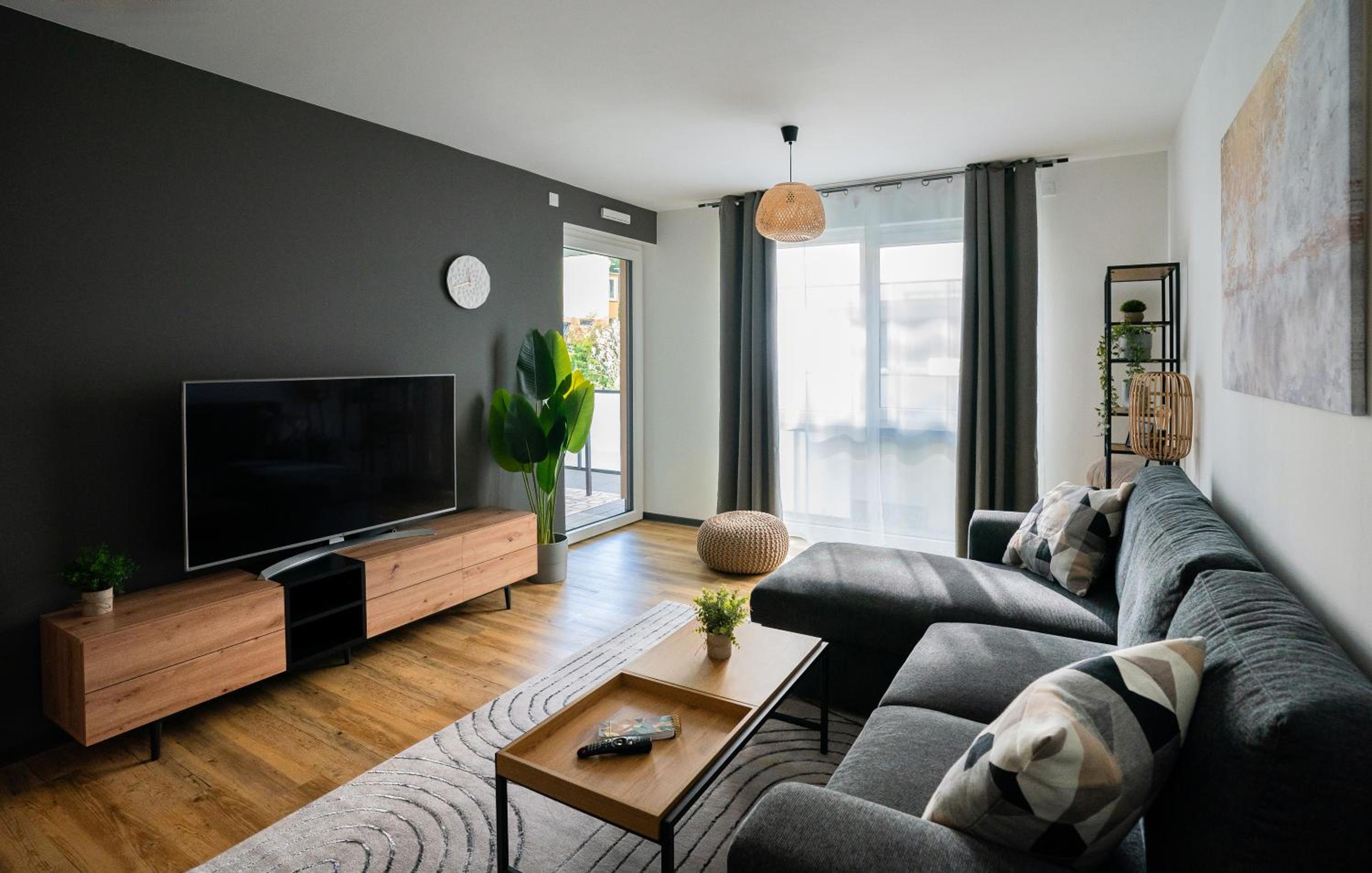 One-Bedroom Apartment photo 1