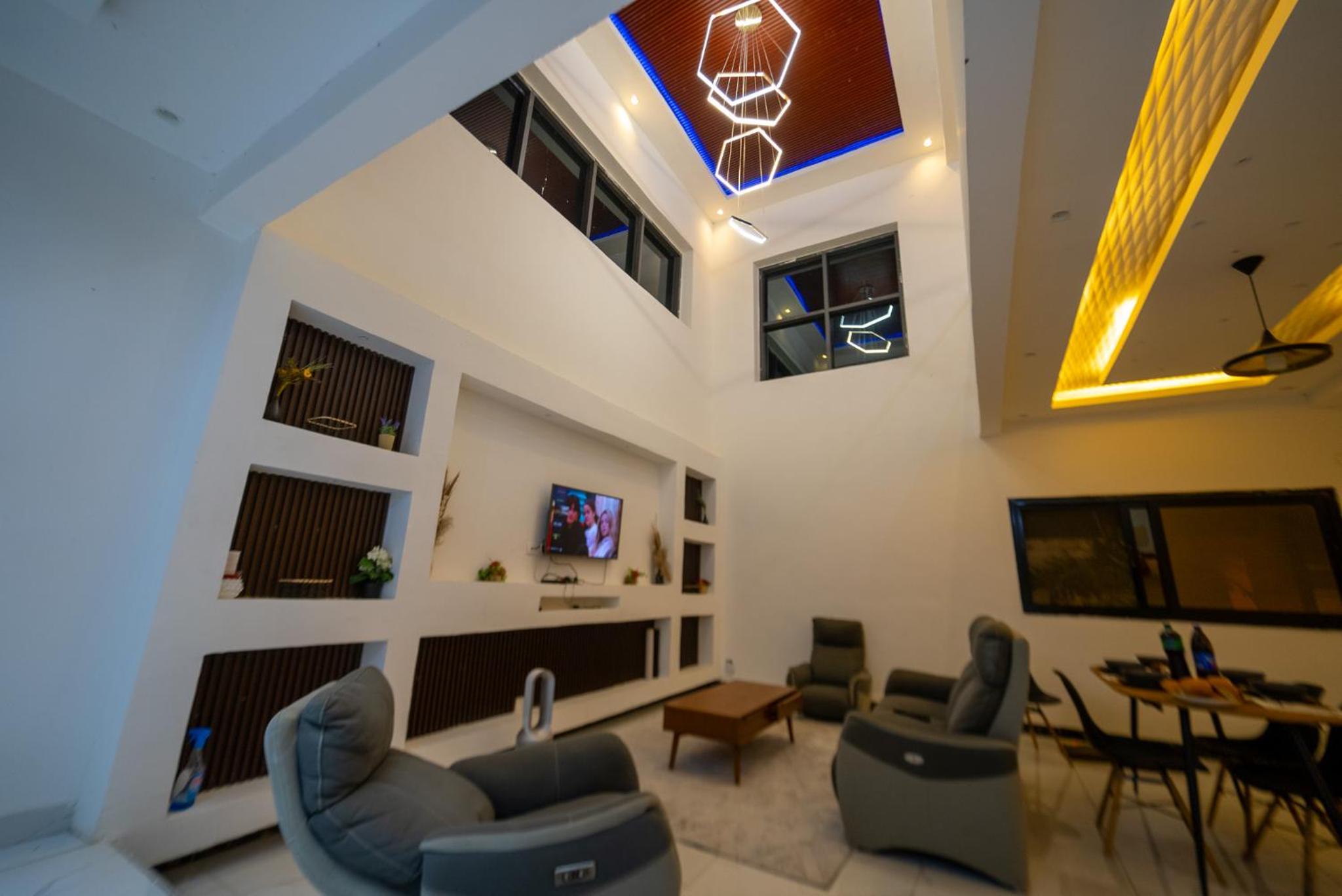 Three-Bedroom Villa photo 1