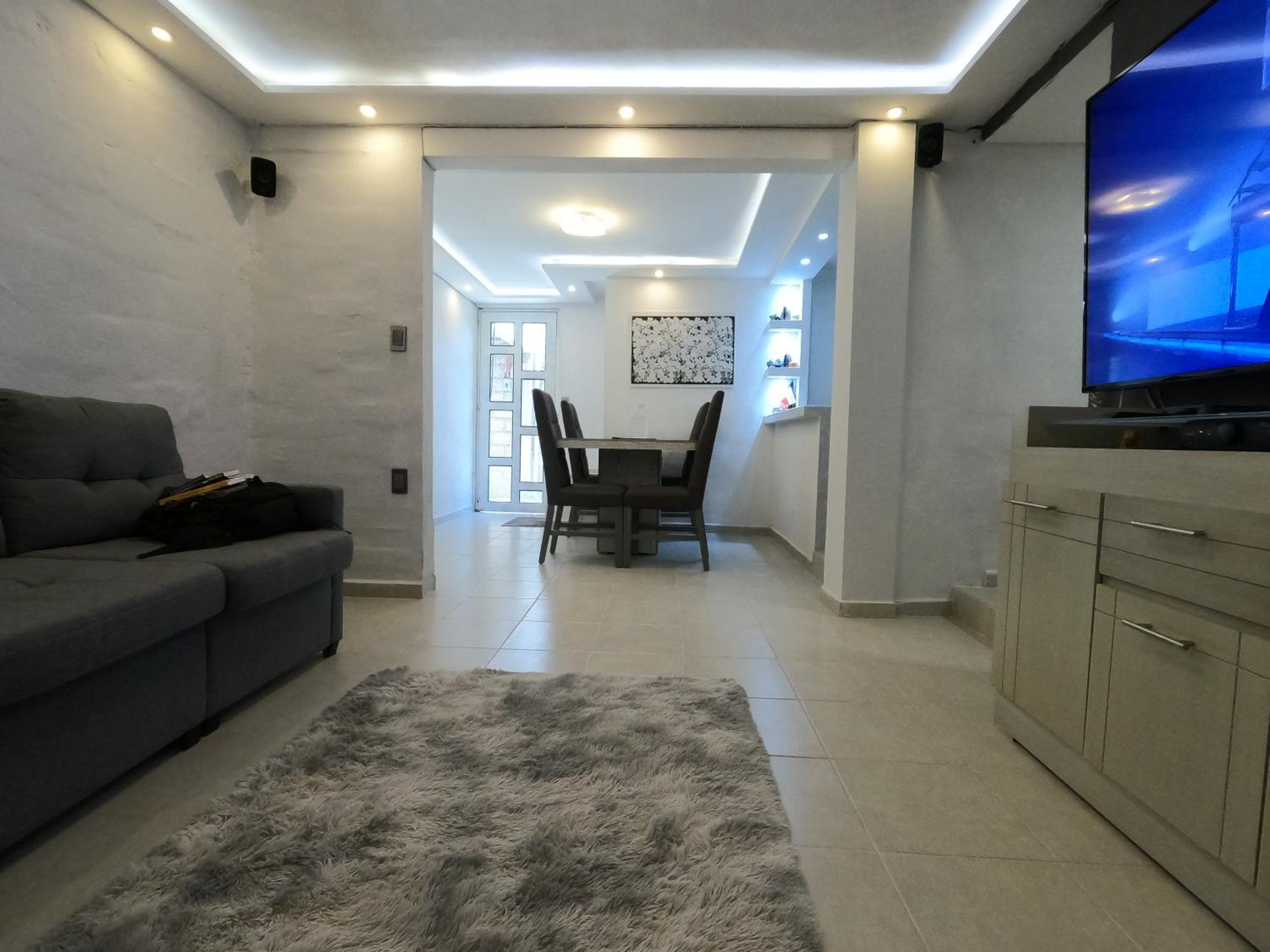 One-Bedroom House photo 1