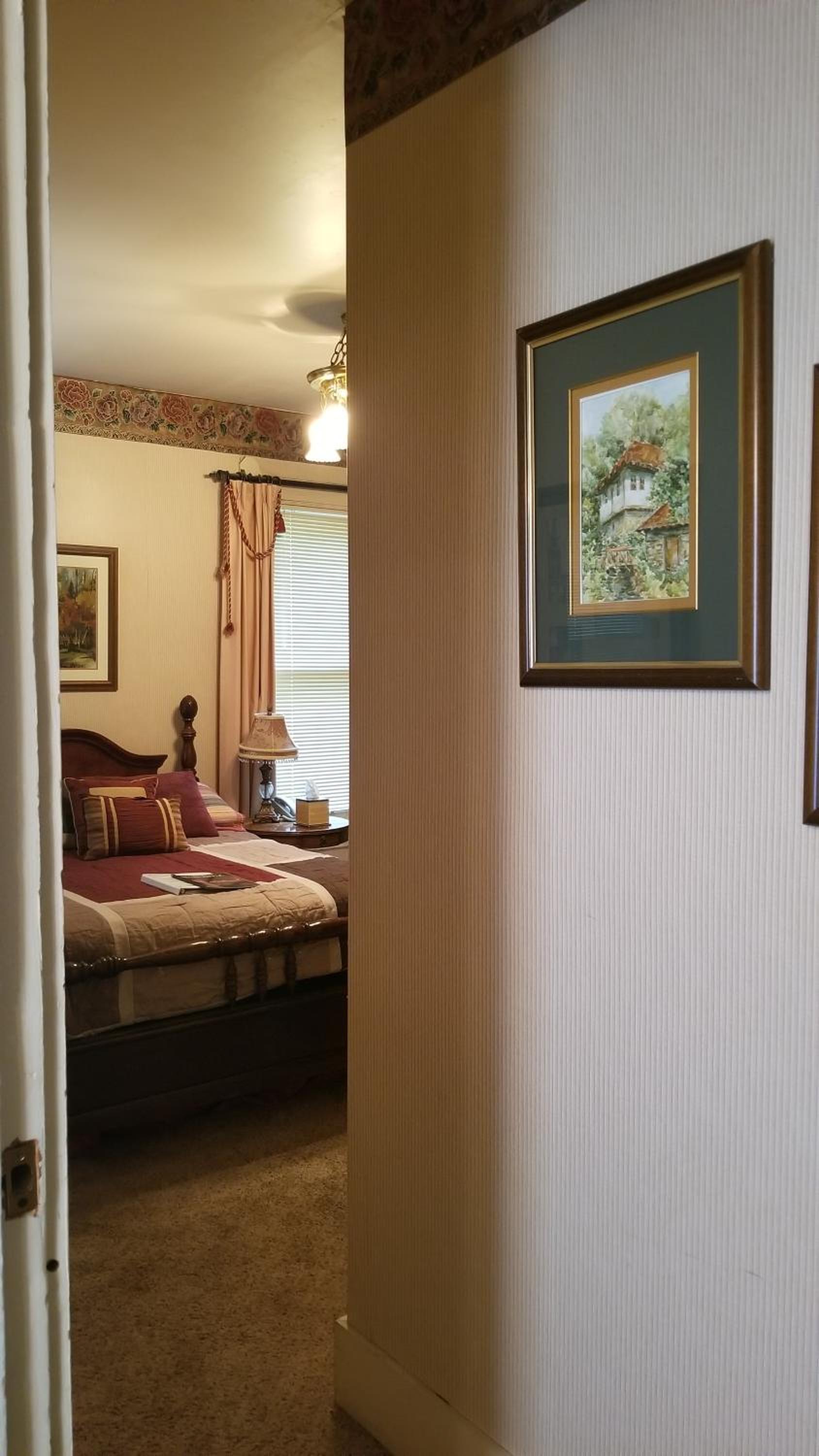 Queen Room photo 2