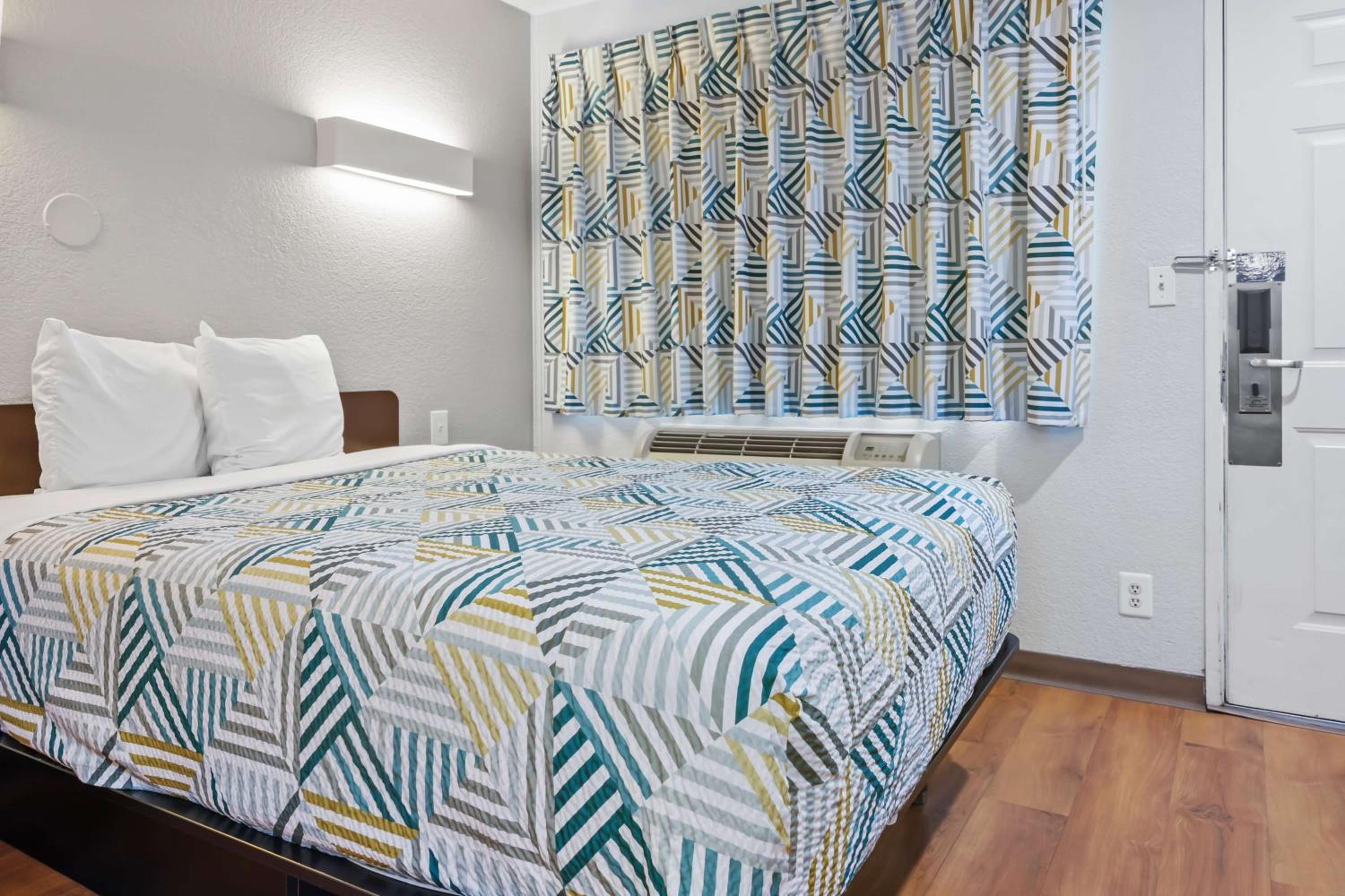 1 Queen Bed | Outdoor Pool