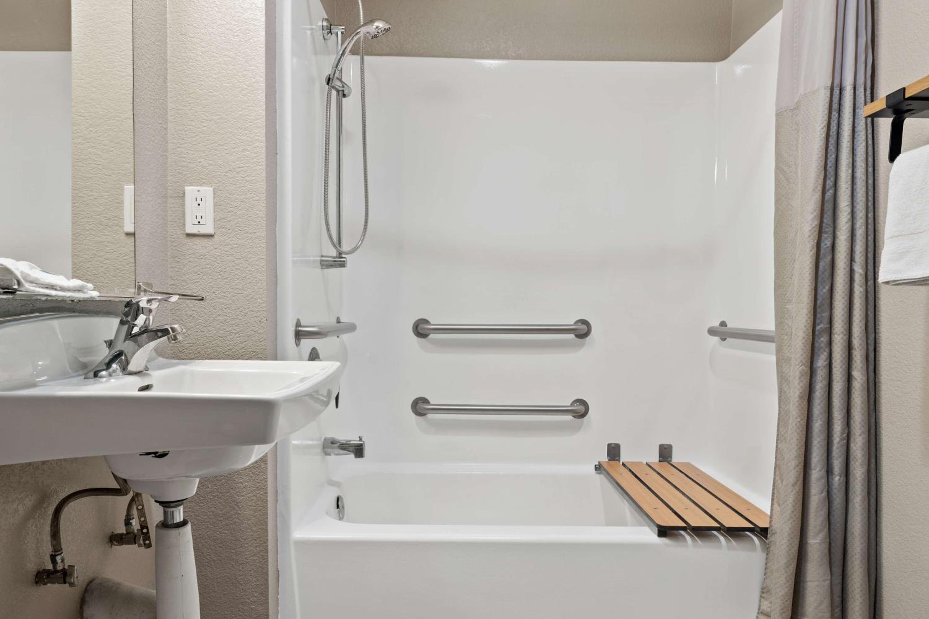 1 Full Bed | ADA/RI Shower/Mini Fridge | Outdoor Pool photo 2