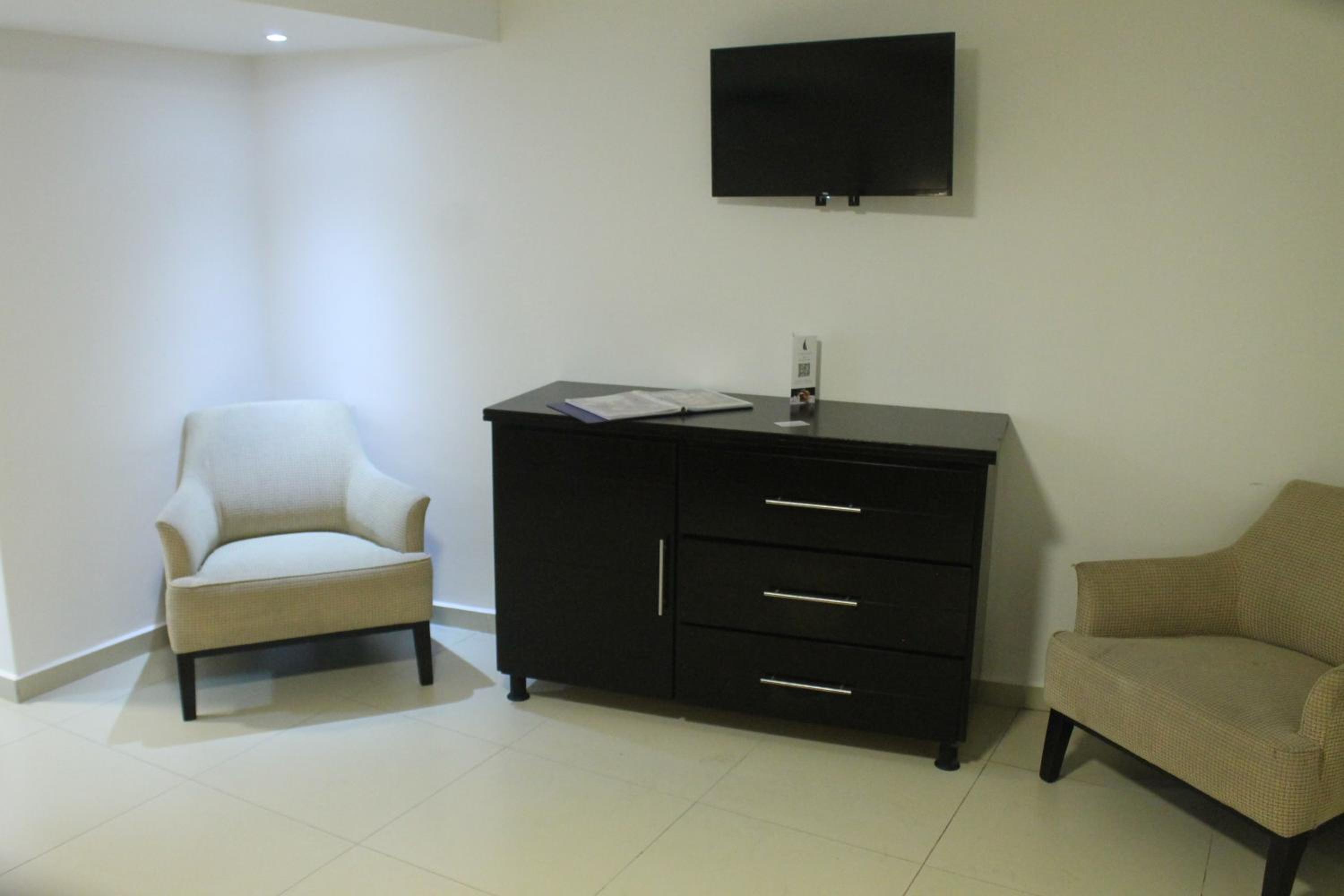 Deluxe Room (2 Adults + 1 Child) photo 2