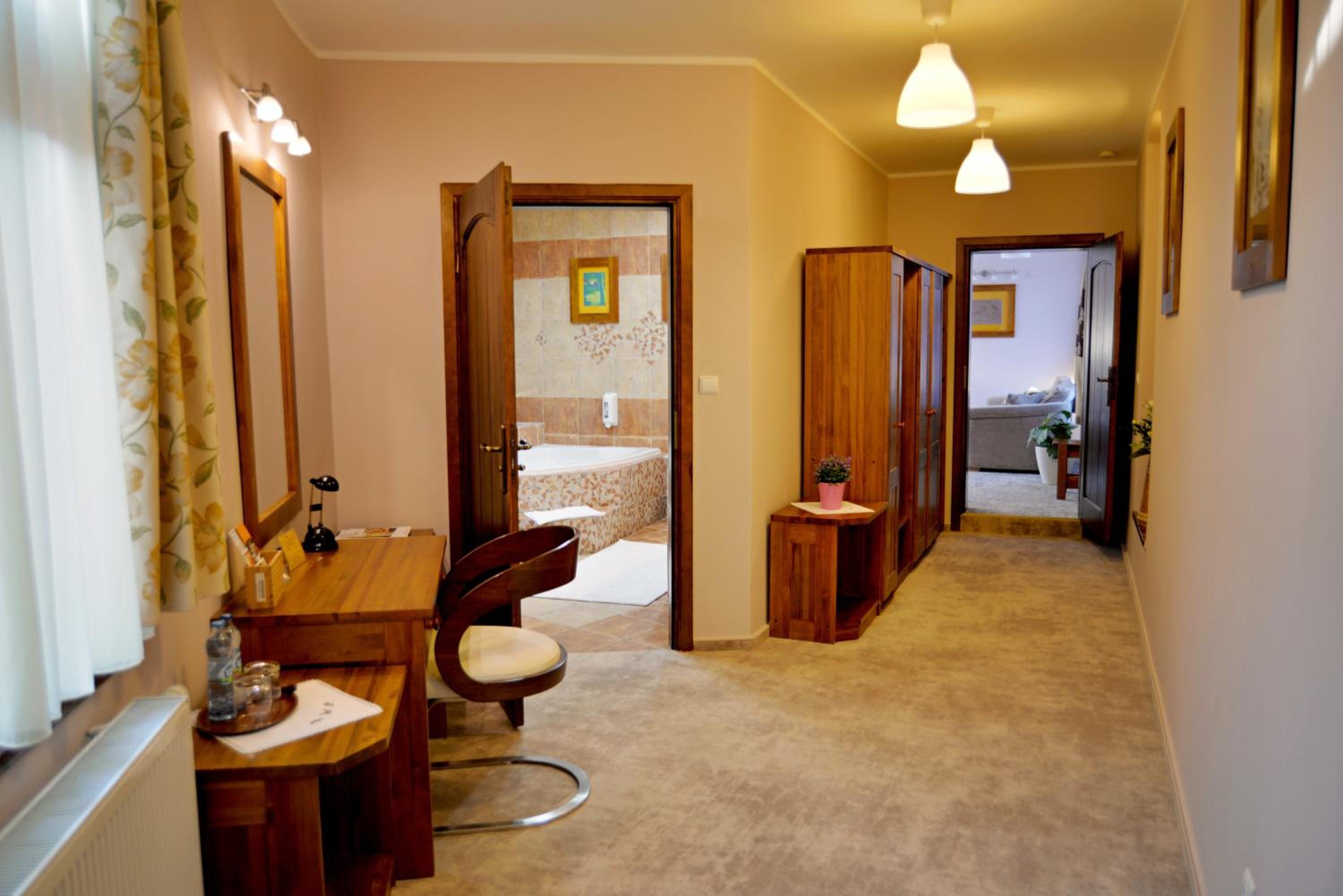 Suite - Photo 3