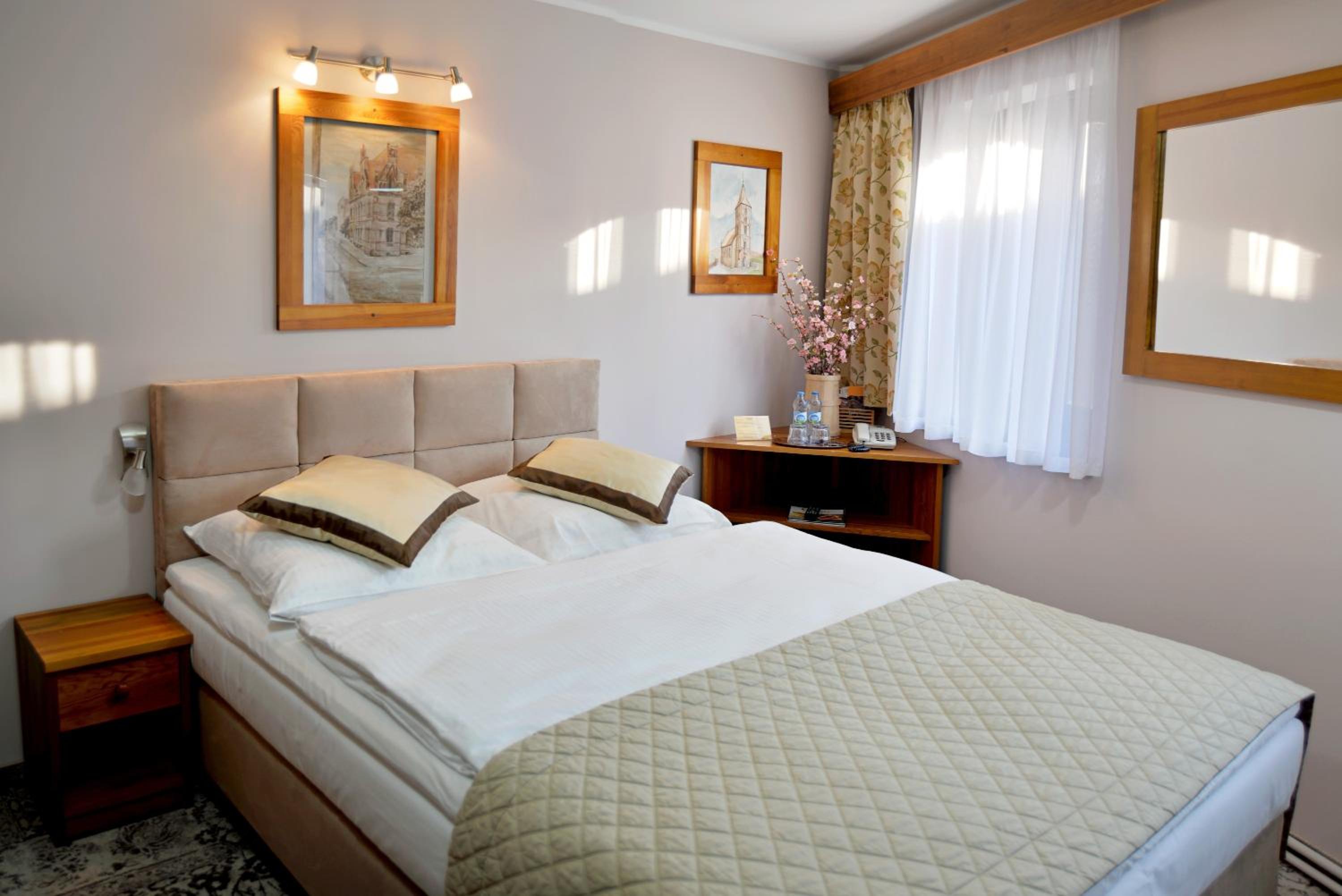 Double Room - Photo 12