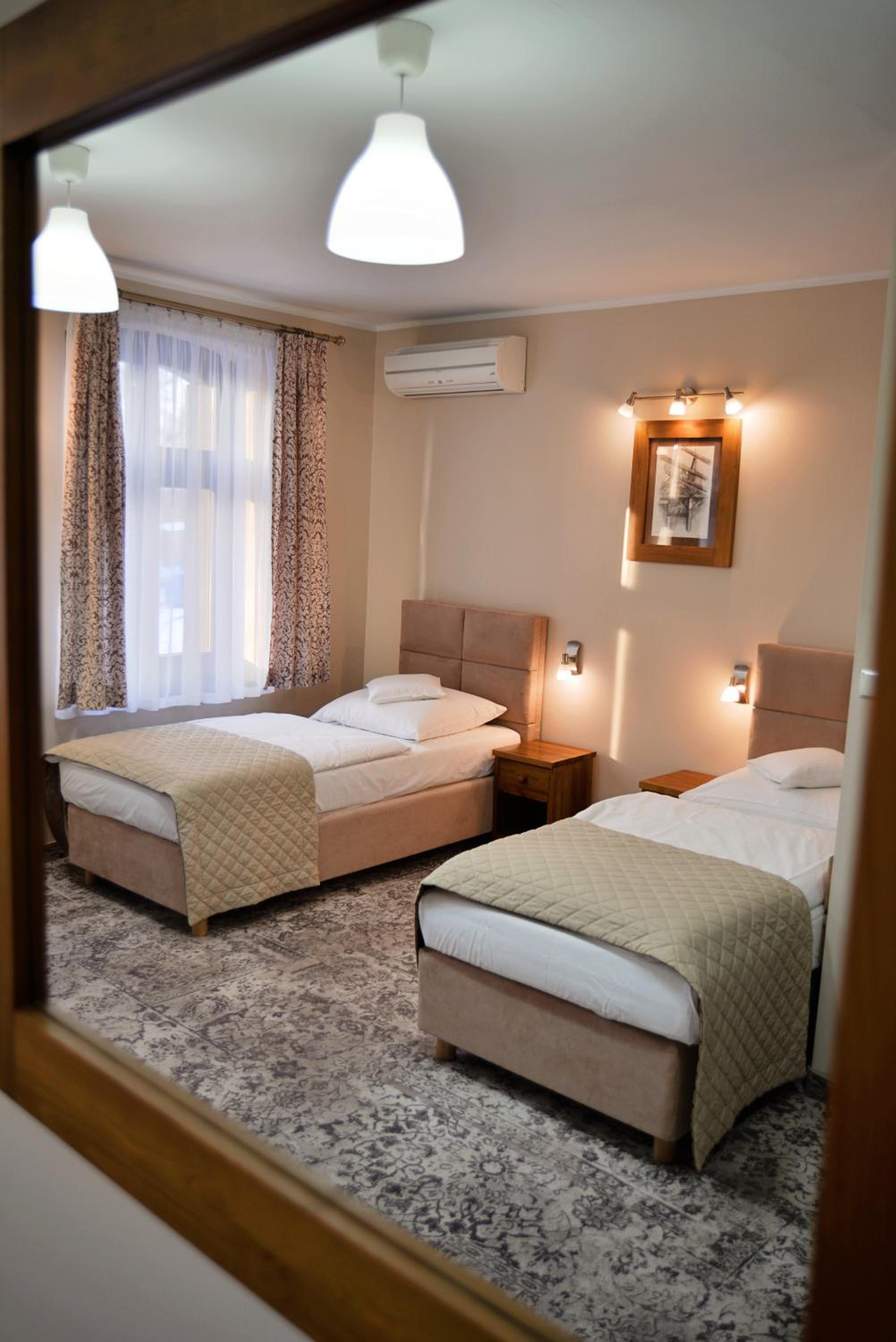 Classic Twin Room - Photo 2
