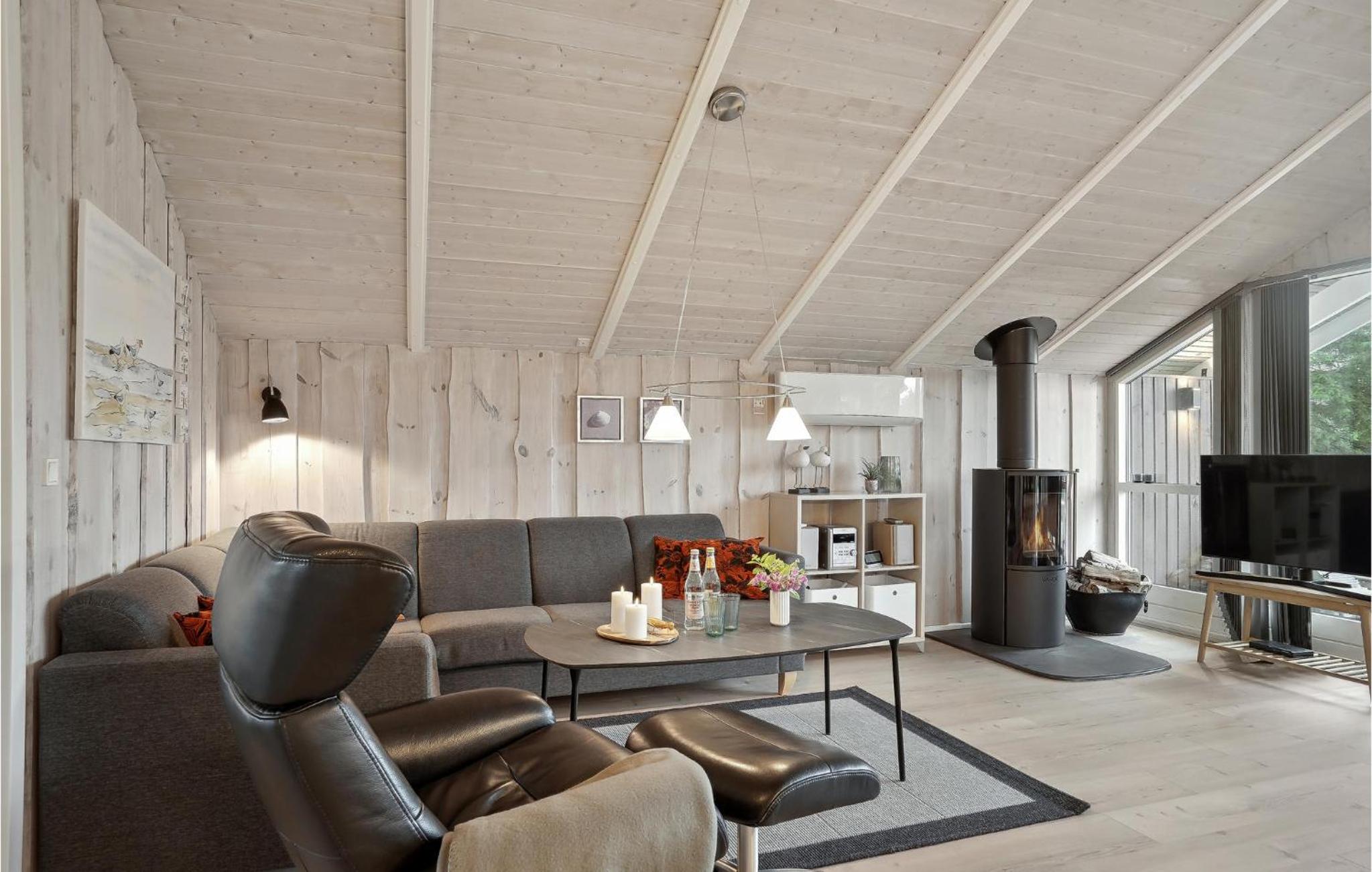 Three-Bedroom Vacation Home  photo 1