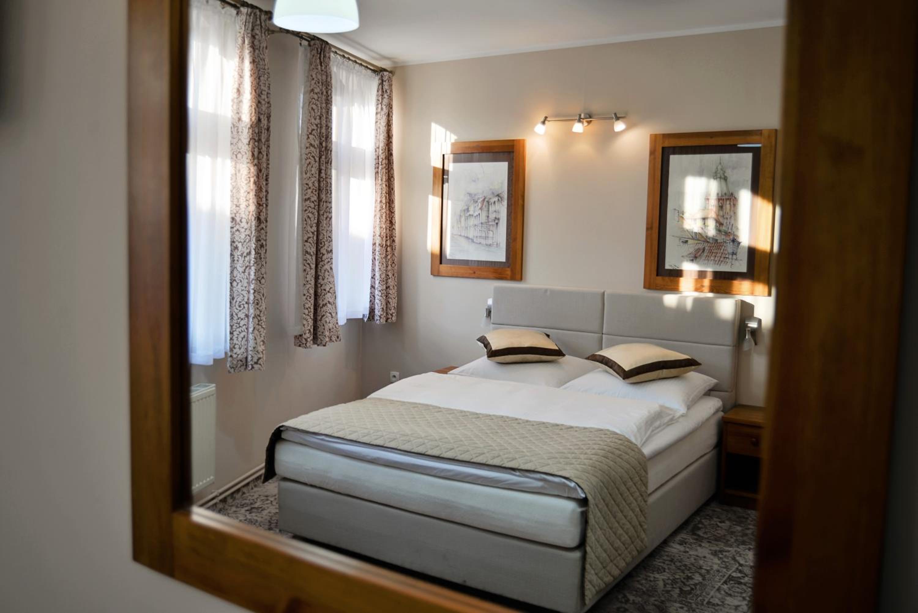 Double Room - Photo 3