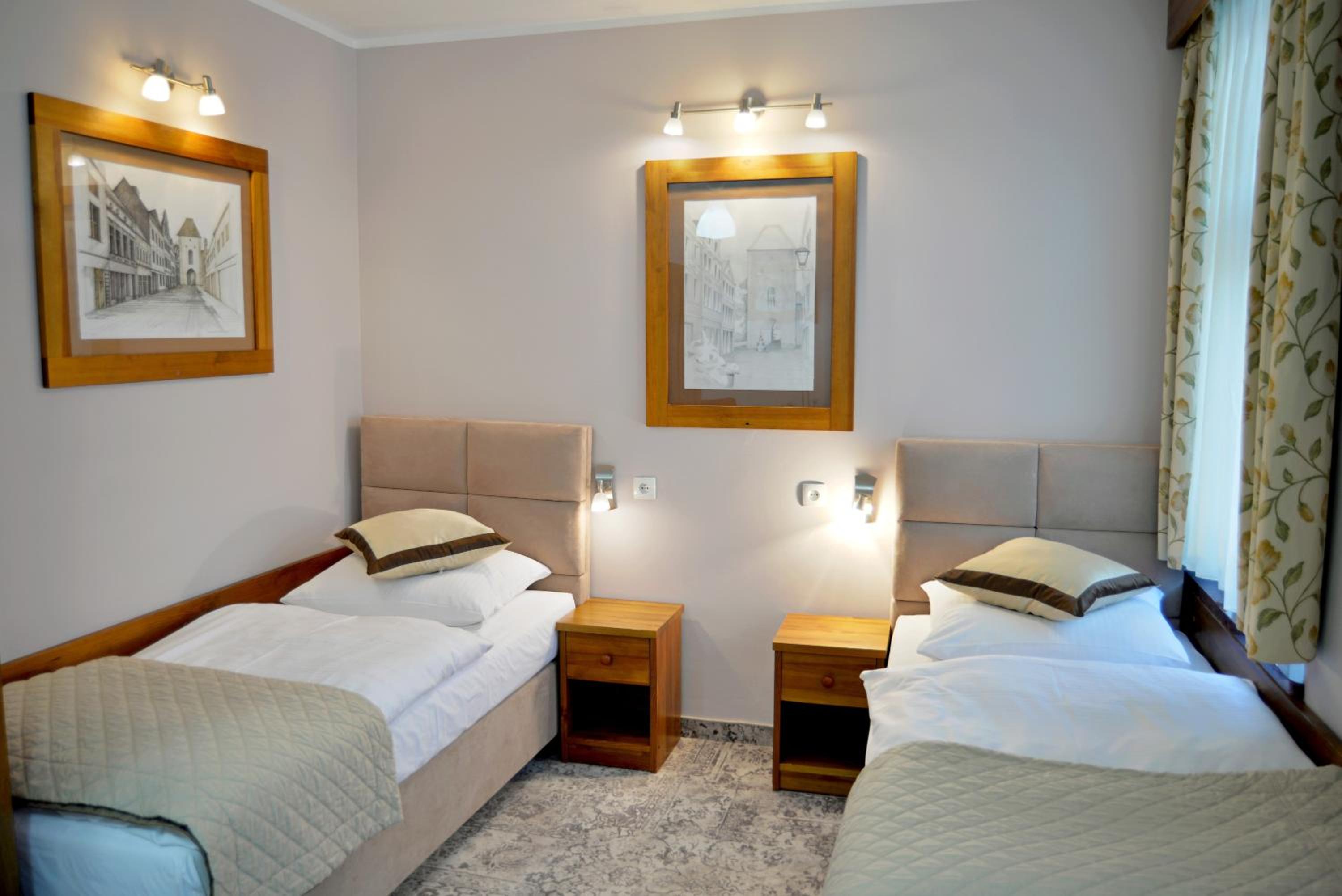 Classic Twin Room - Photo 3