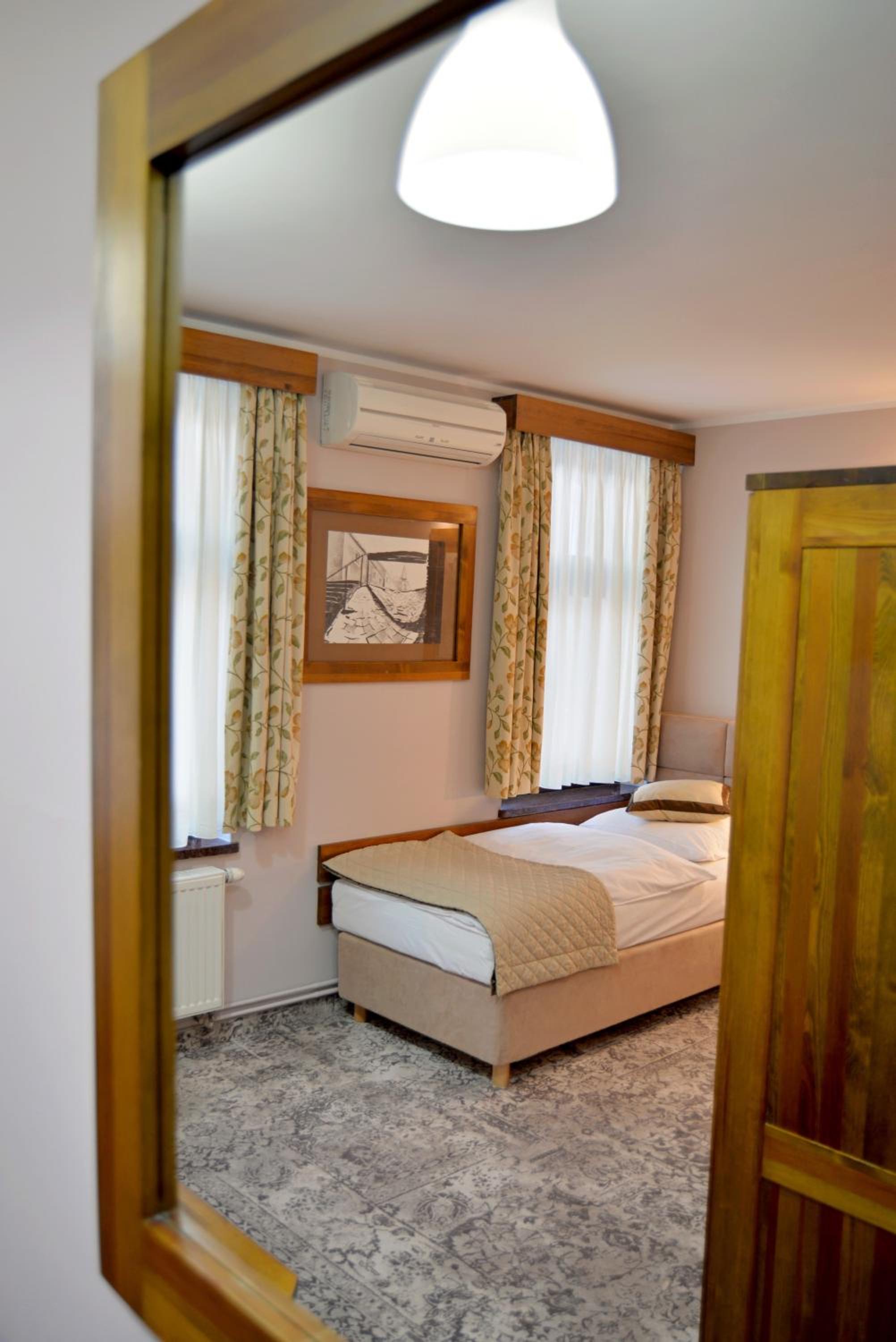 Classic Twin Room - Photo 4