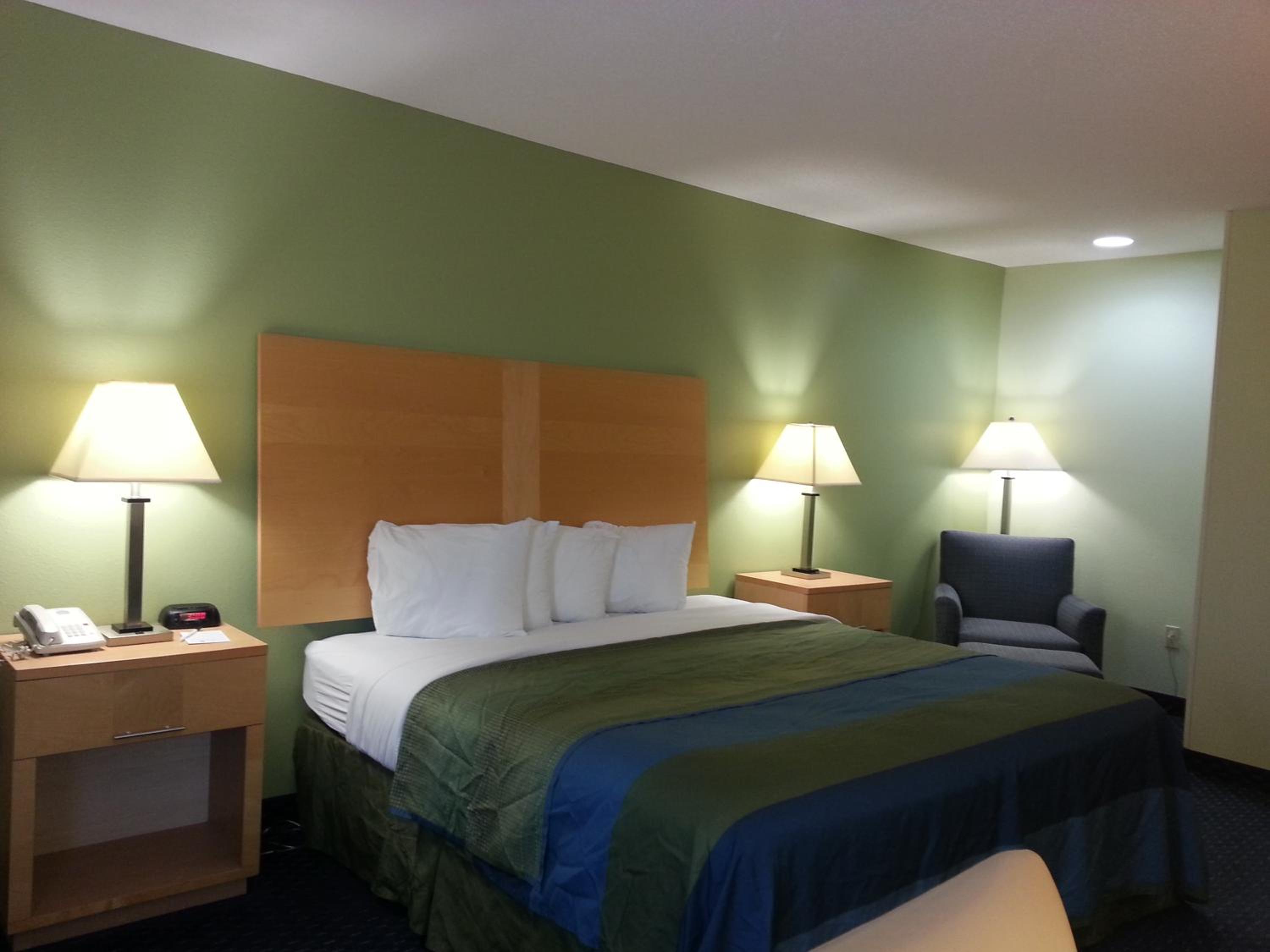 King Guest Room - Photo 4