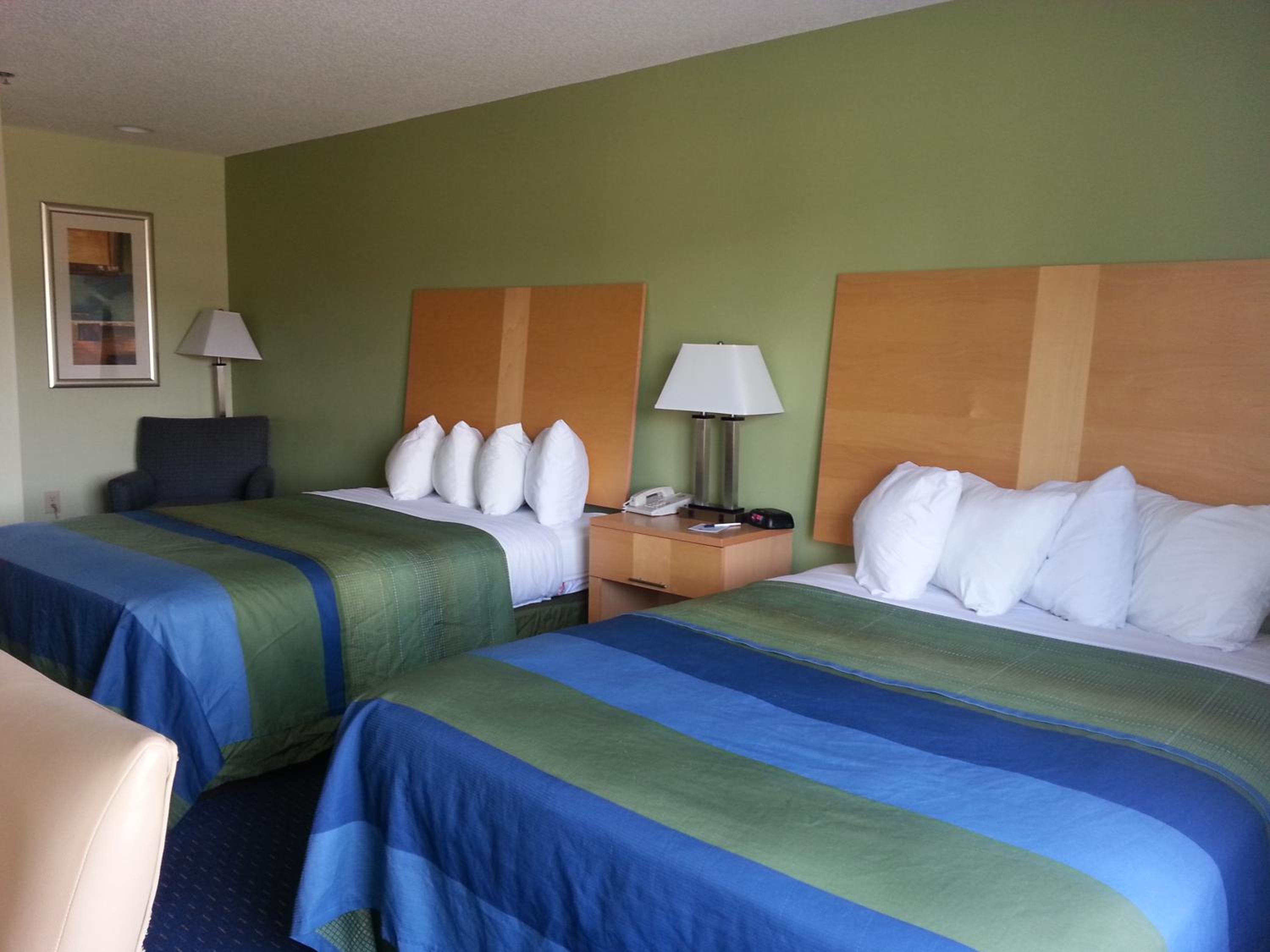 Queen Guest Room - Photo 6