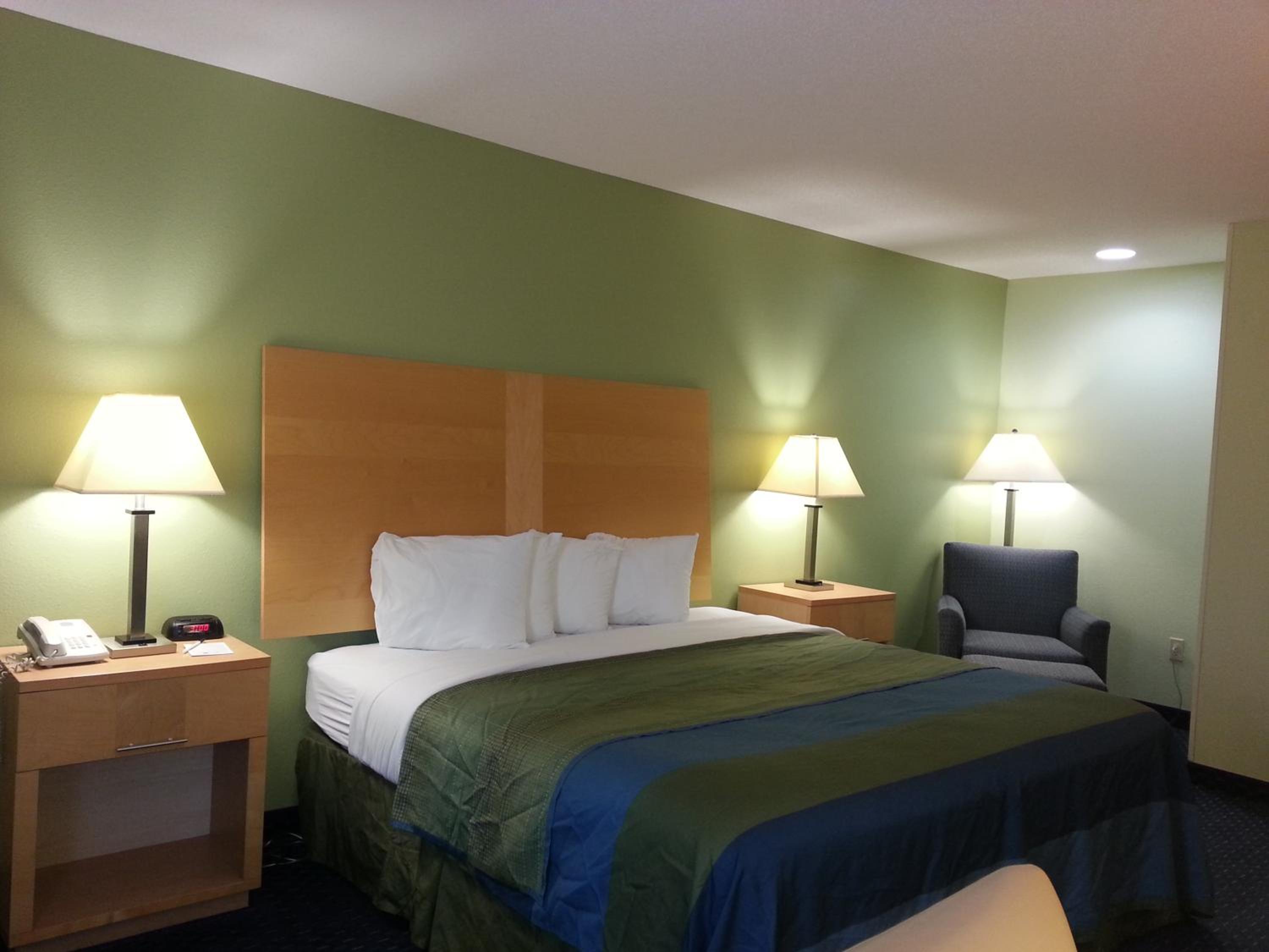 King Guest Room - Disability Access - Photo 2
