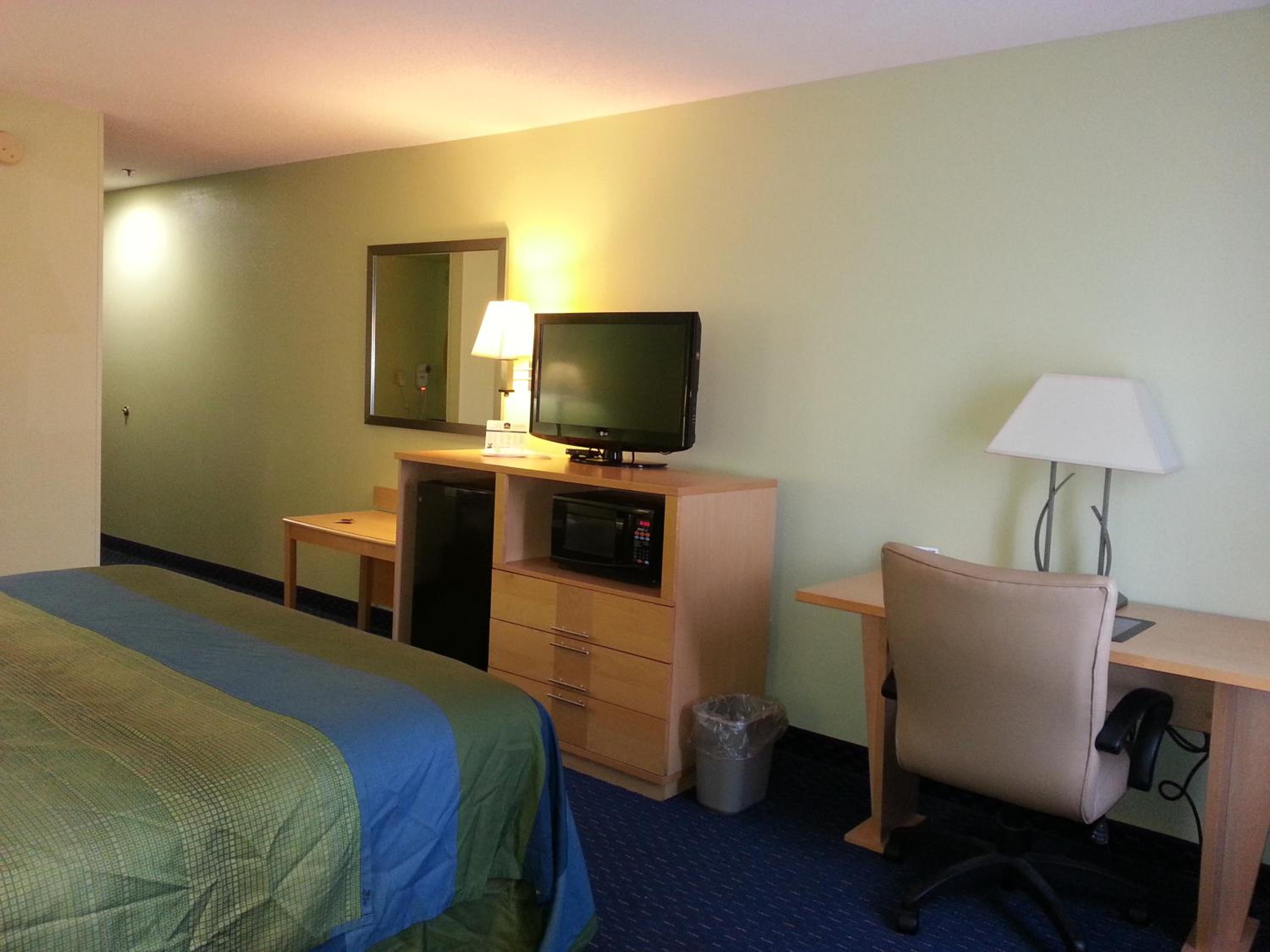 King Guest Room - Disability Access - Photo 8