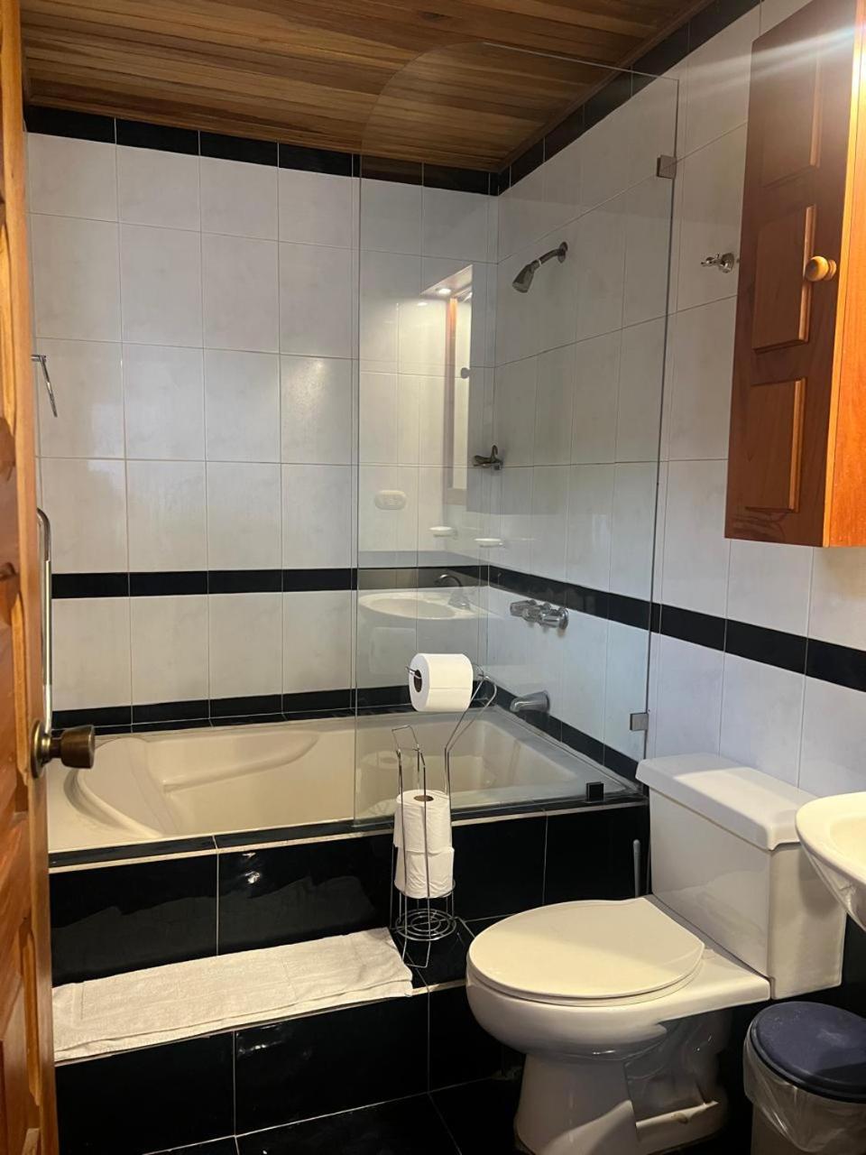 Double Room with Private Bathroom photo 3