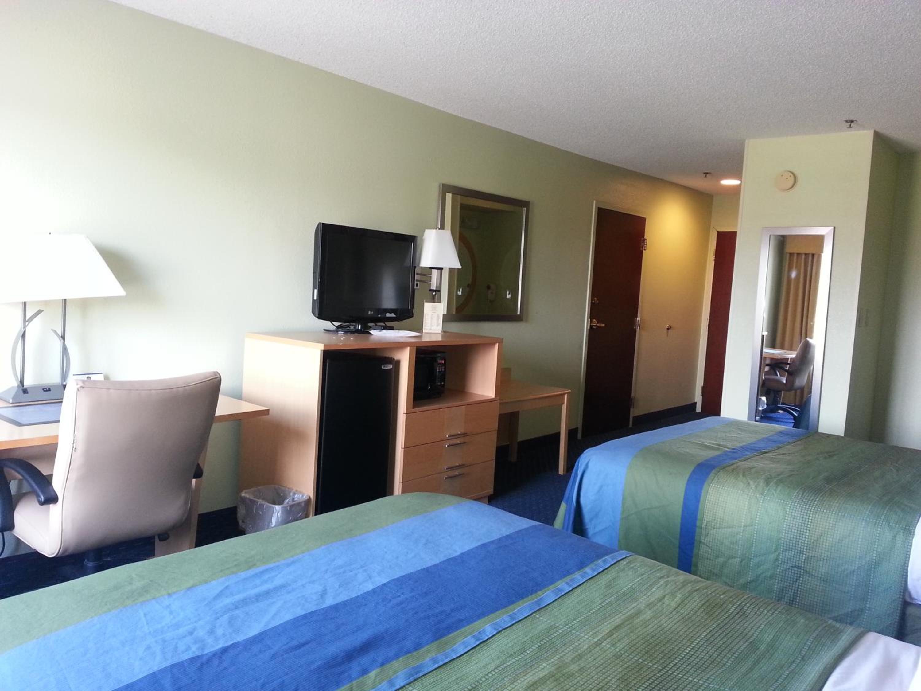 Queen Guest Room - Photo 7