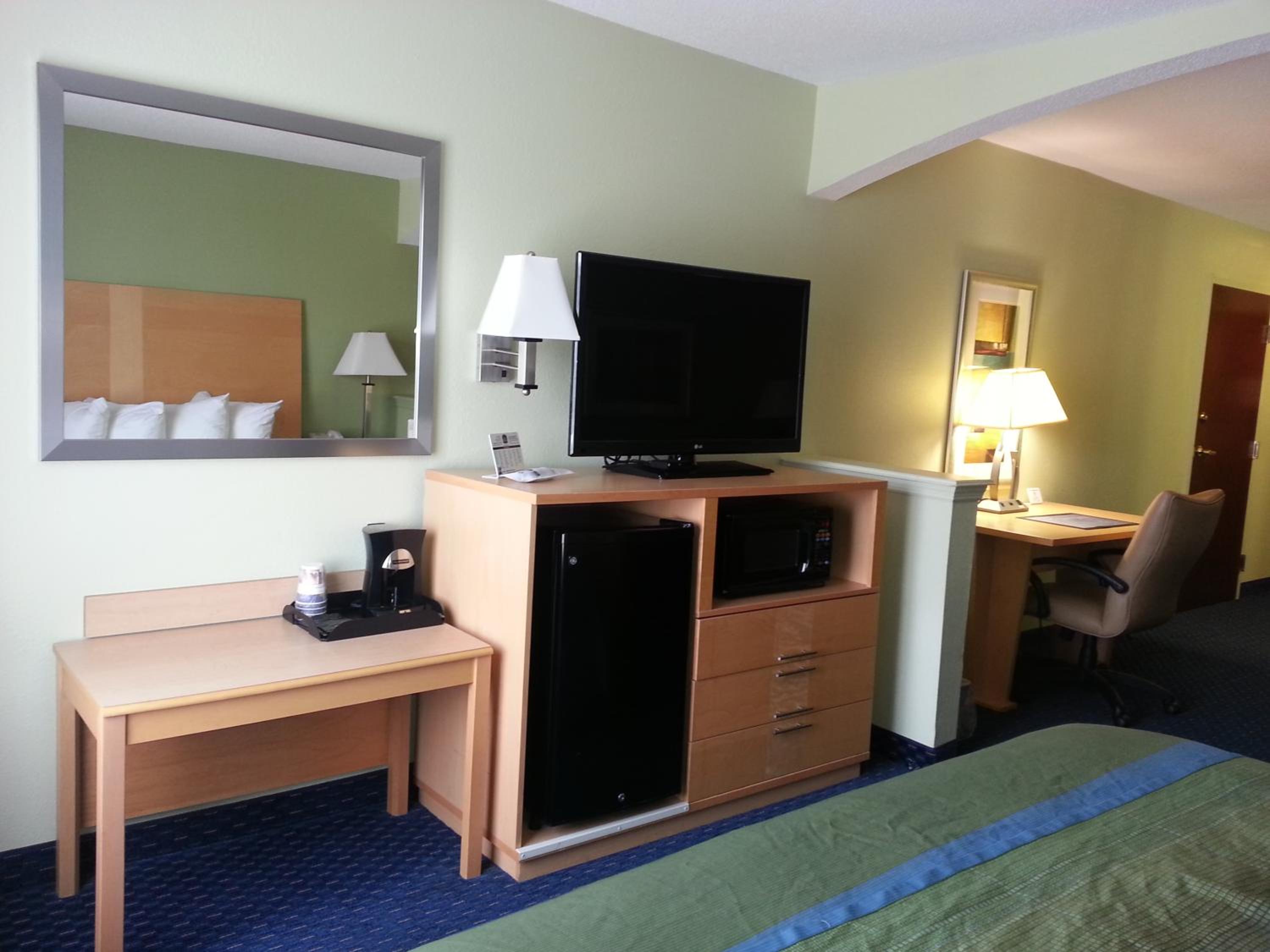 King Guest Room - Photo 6