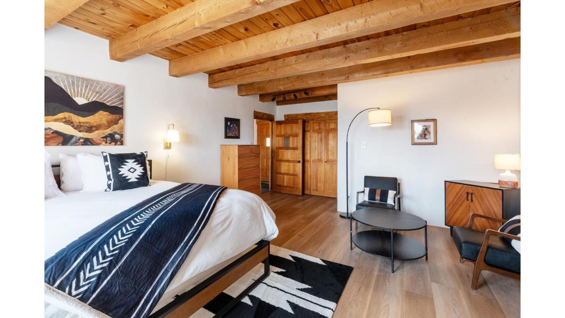 Two-Bedroom Deluxe Apartment With Balcony photo 2