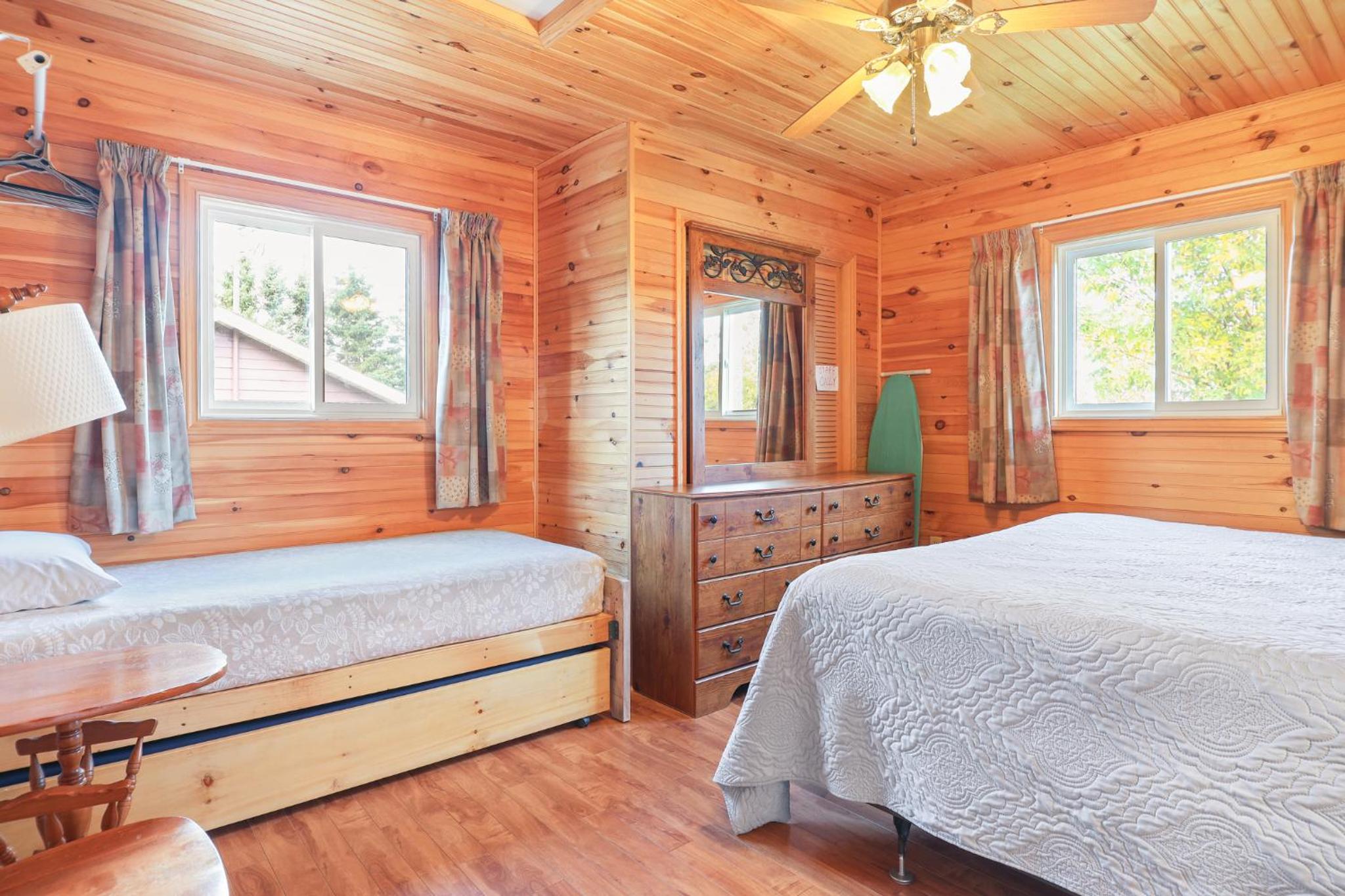 Deluxe One-Bedroom Cottage photo 3