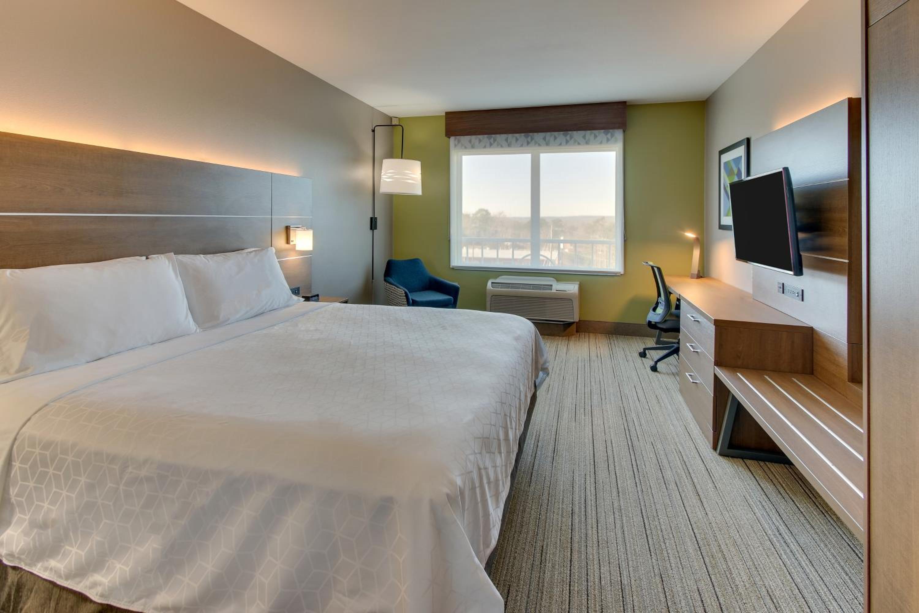 King Room - Non-Smoking - Photo 4