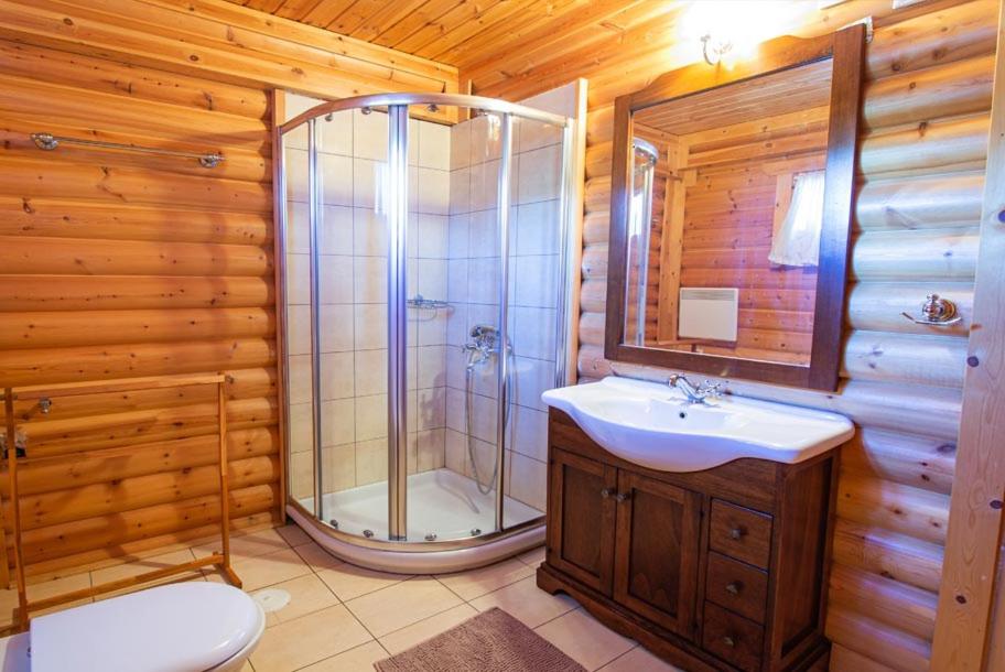 Deluxe Double Room (2 Adults + 1 Child) photo 1