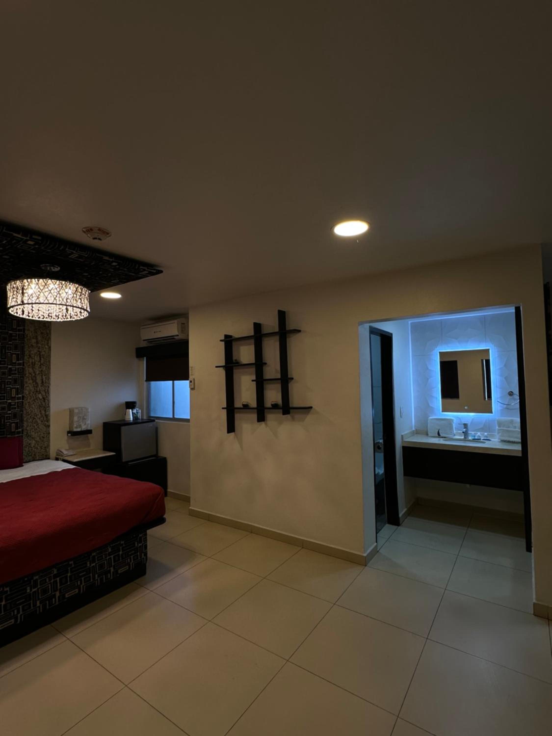 Queen Suite photo 3
