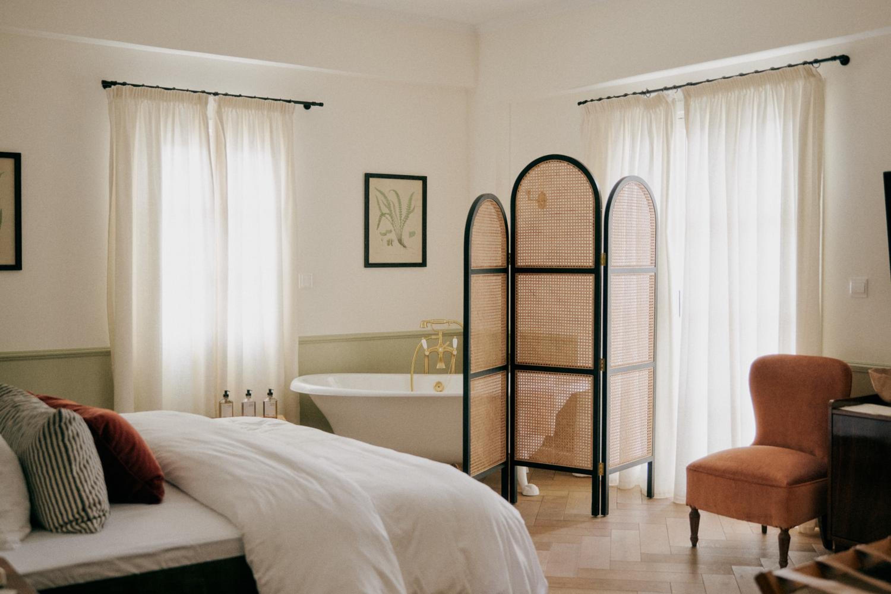 Superior King Room photo 2