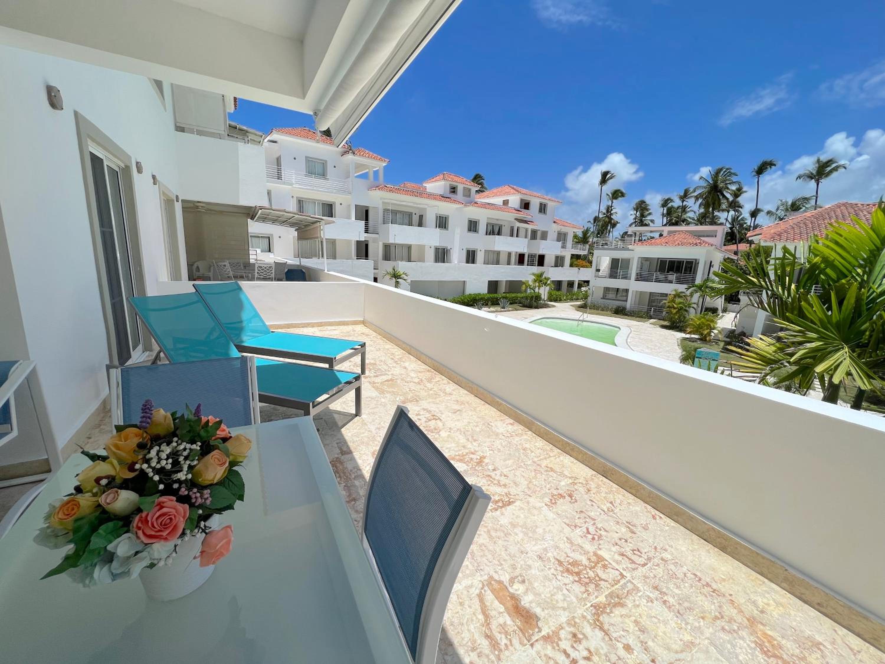 Queen Suite With Pool View
