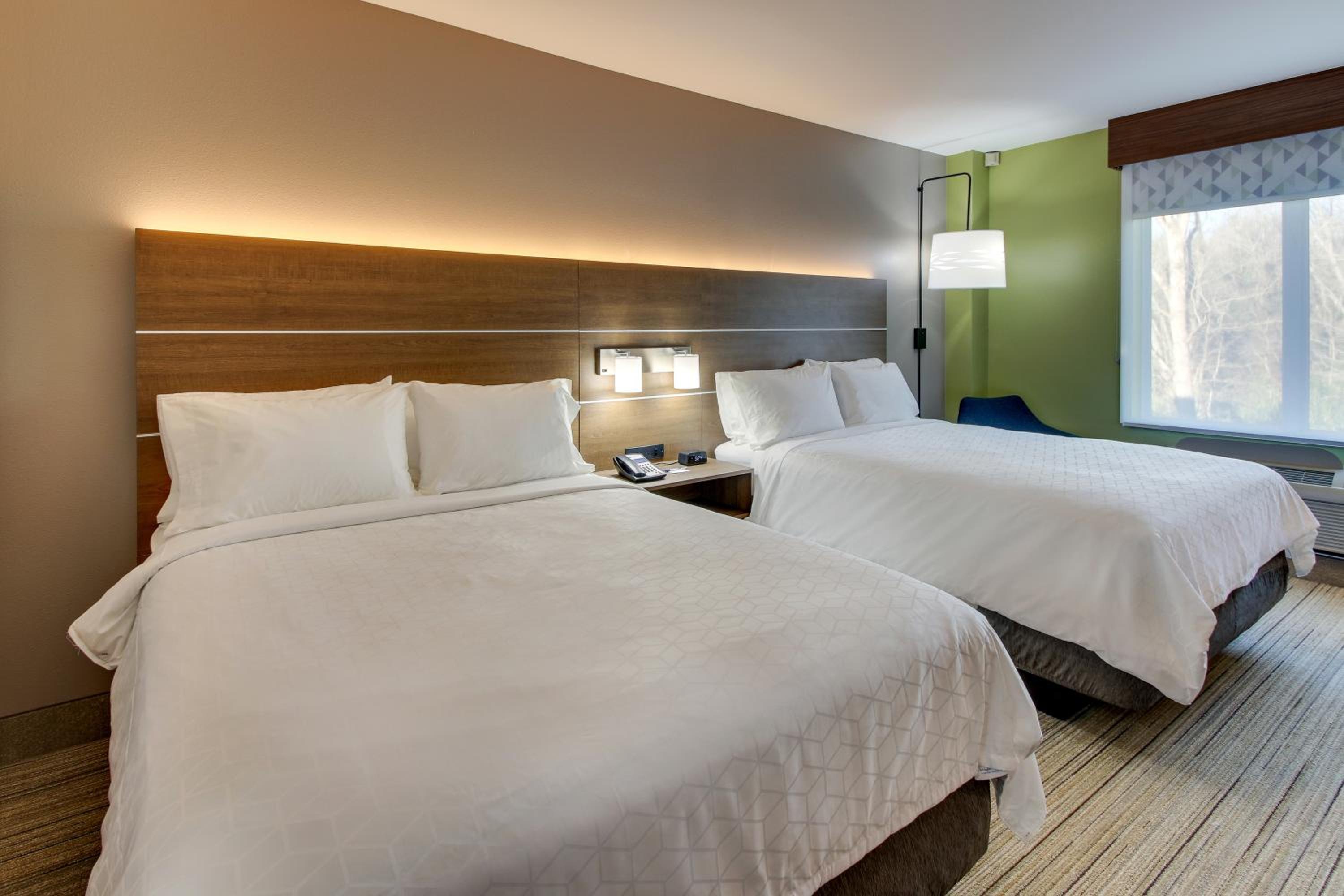Standard Queen Room with Two Queen Beds - Communications Accessible - Photo 2