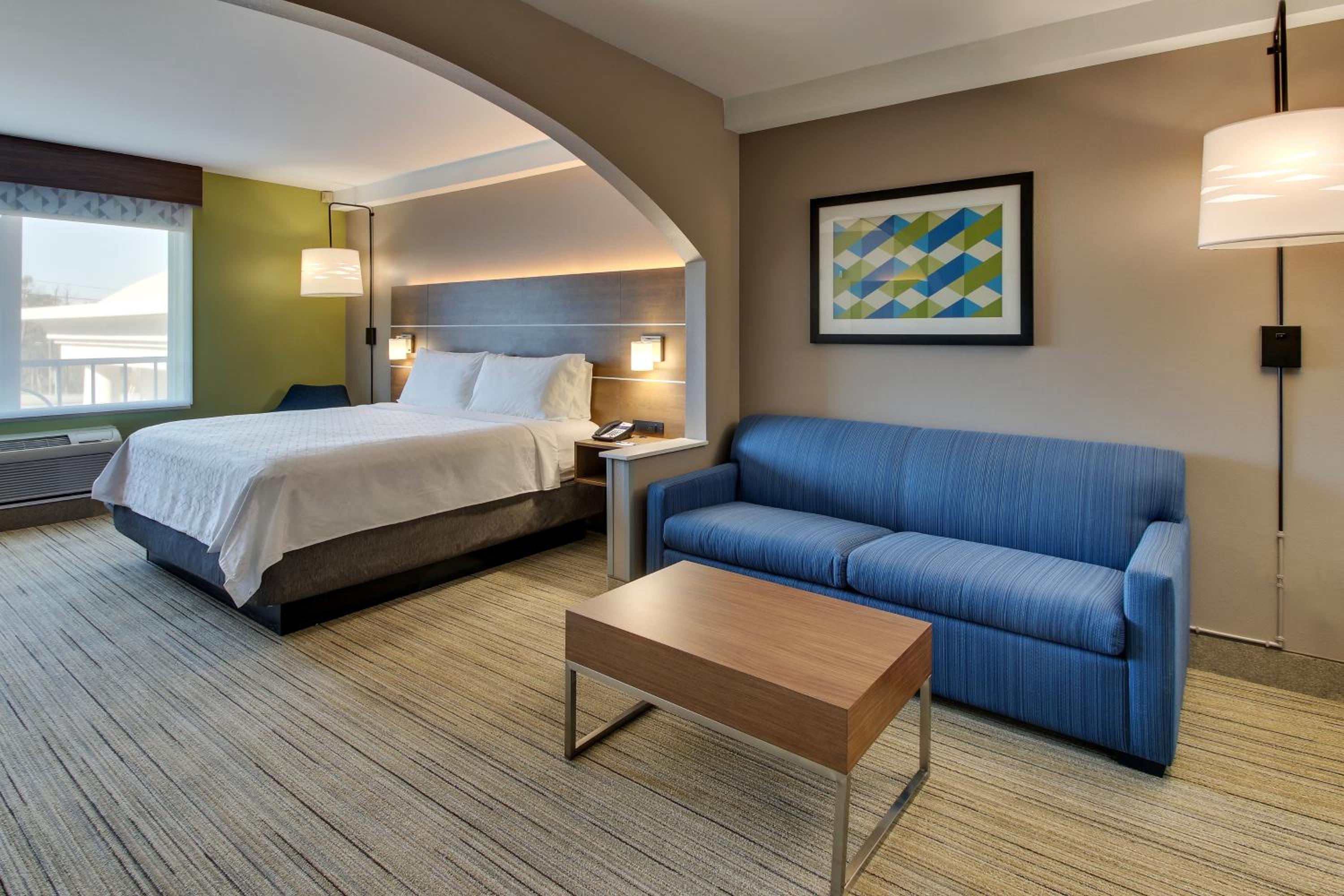 King Room - Mobility Access/Hearing Accessible - Photo 2