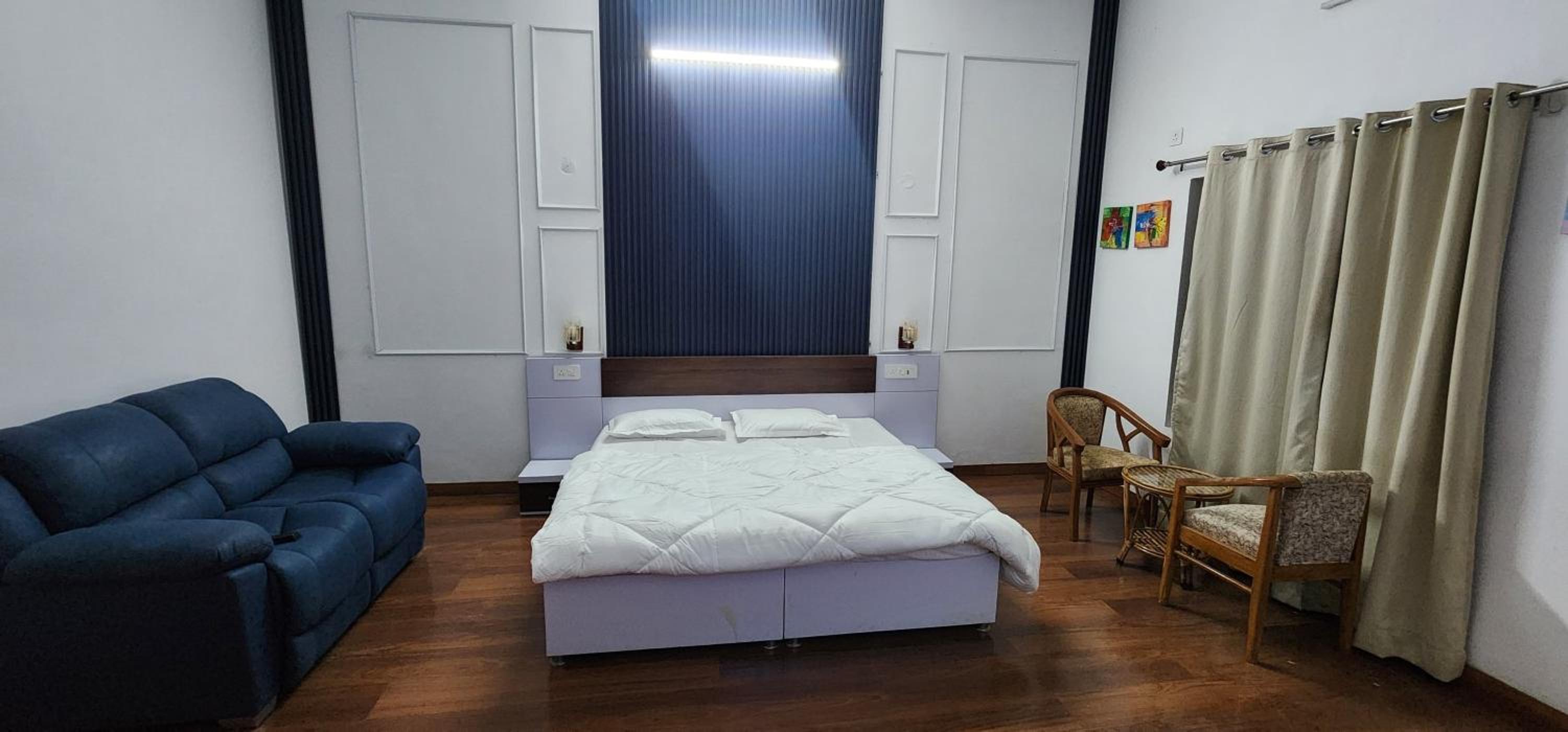 Three-Bedroom House photo 3