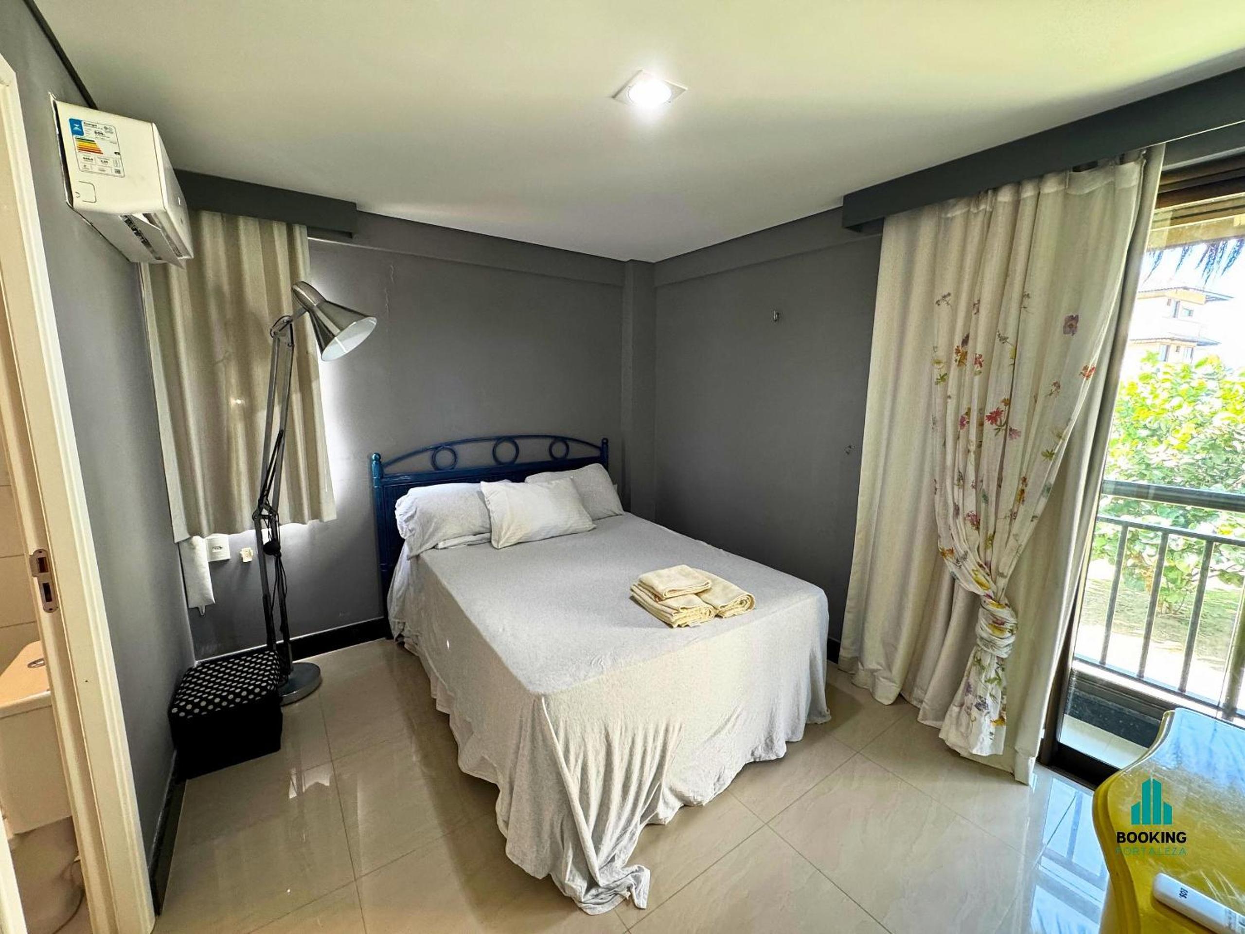 Apartment with Balcony - Photo 16