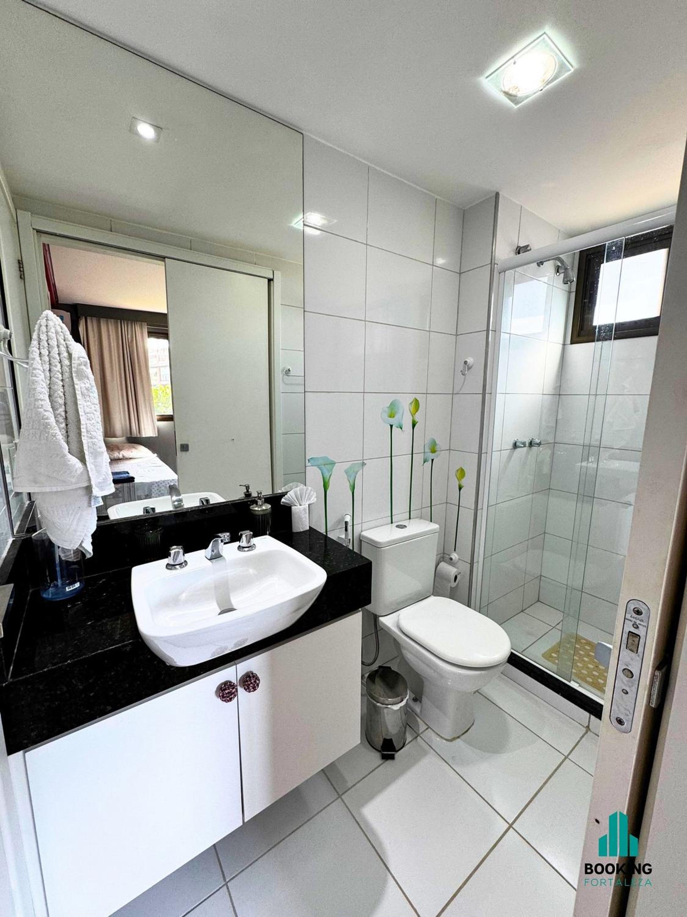 Apartment with Balcony - Photo 4