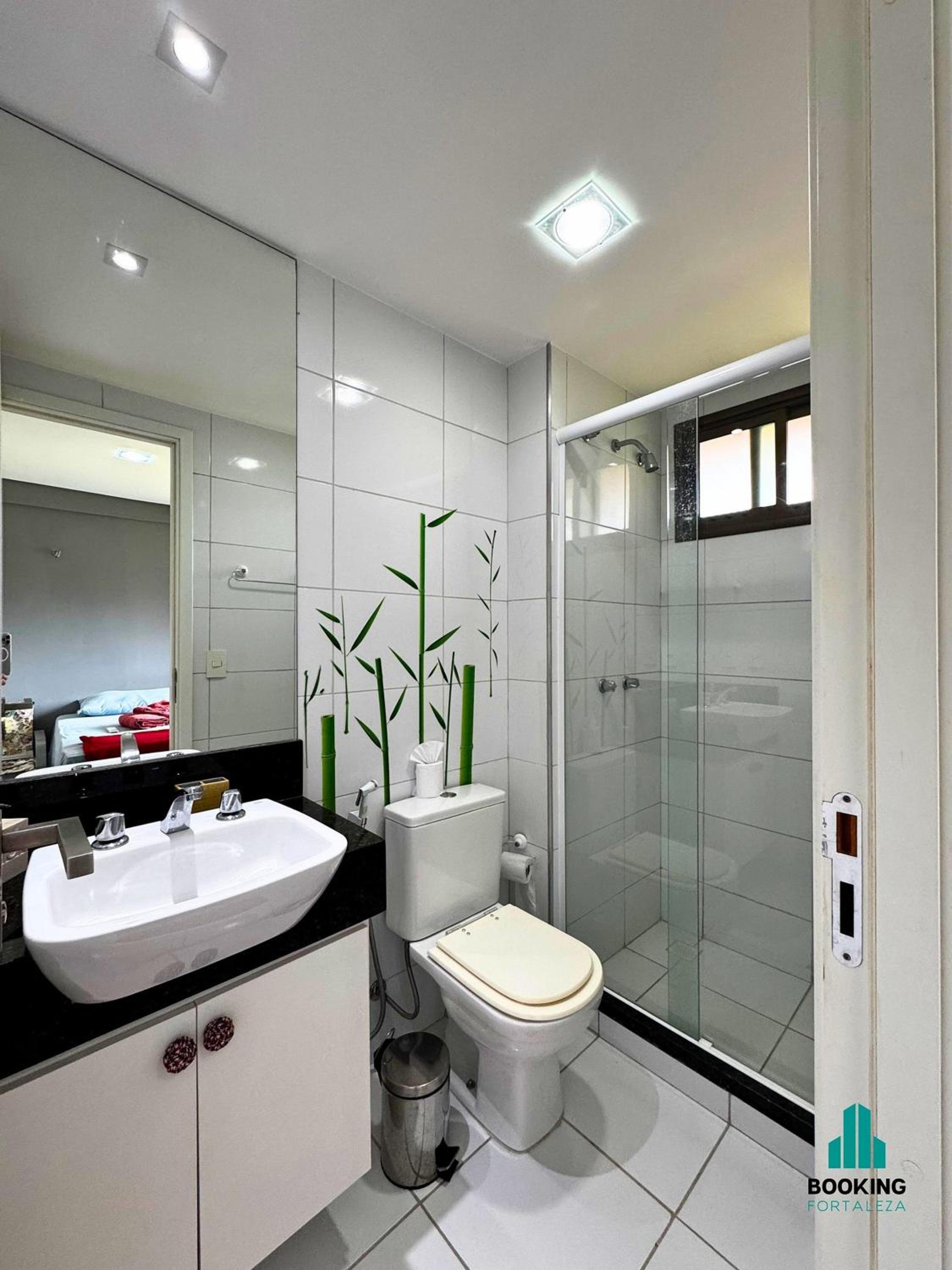 Apartment with Balcony - Photo 6