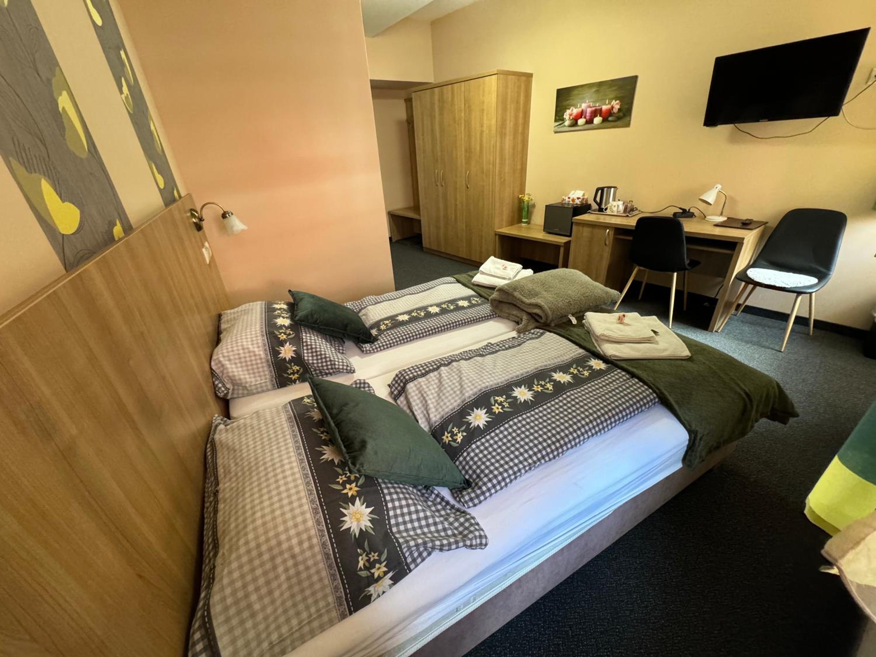 Double Room with Private Bathroom photo 1