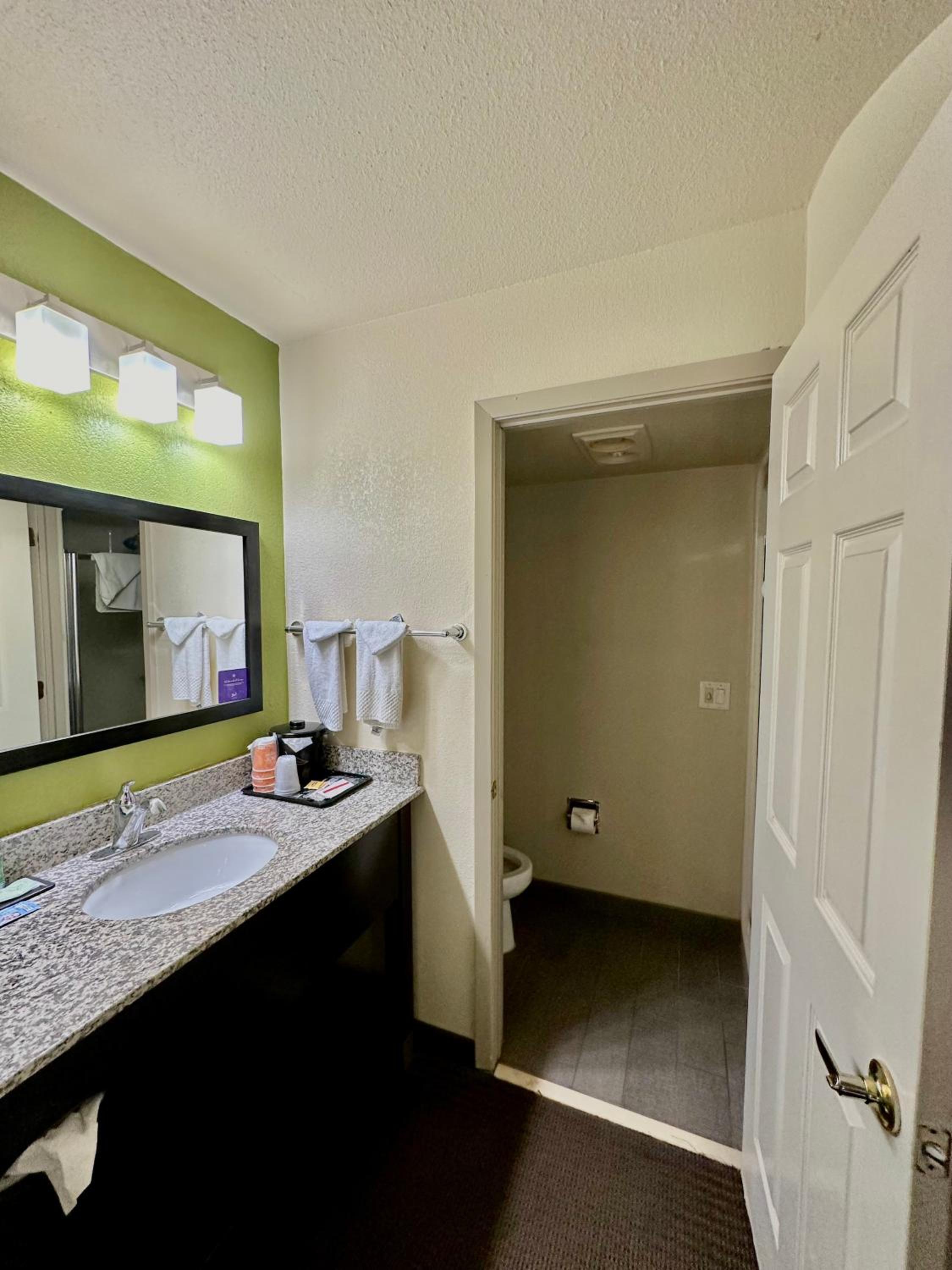 Double Room with Two Double Beds - Photo 7