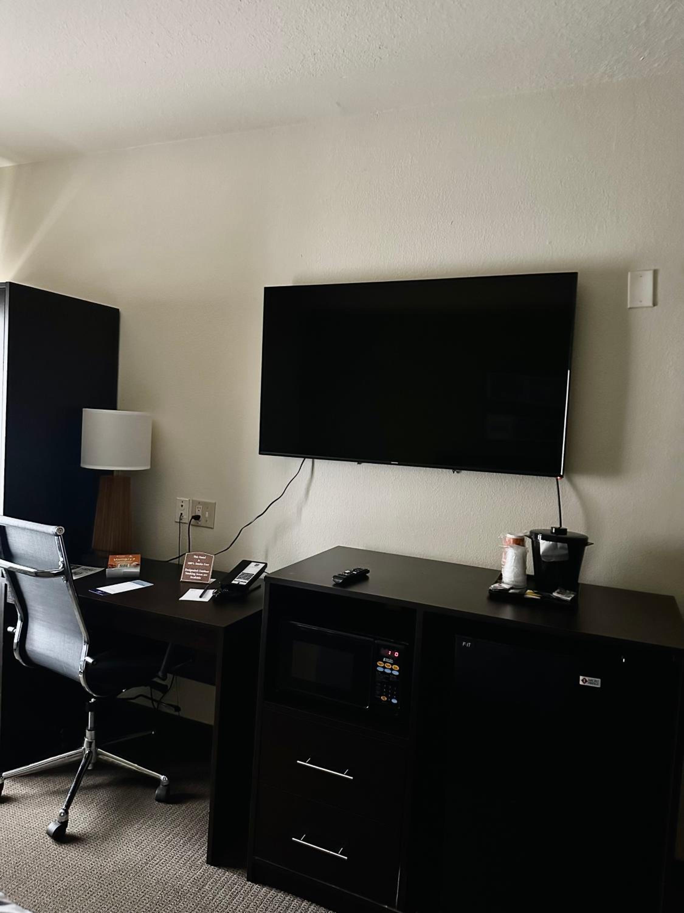 Double Room with Two Double Beds - Accessible/Non-Smoking - Photo 1