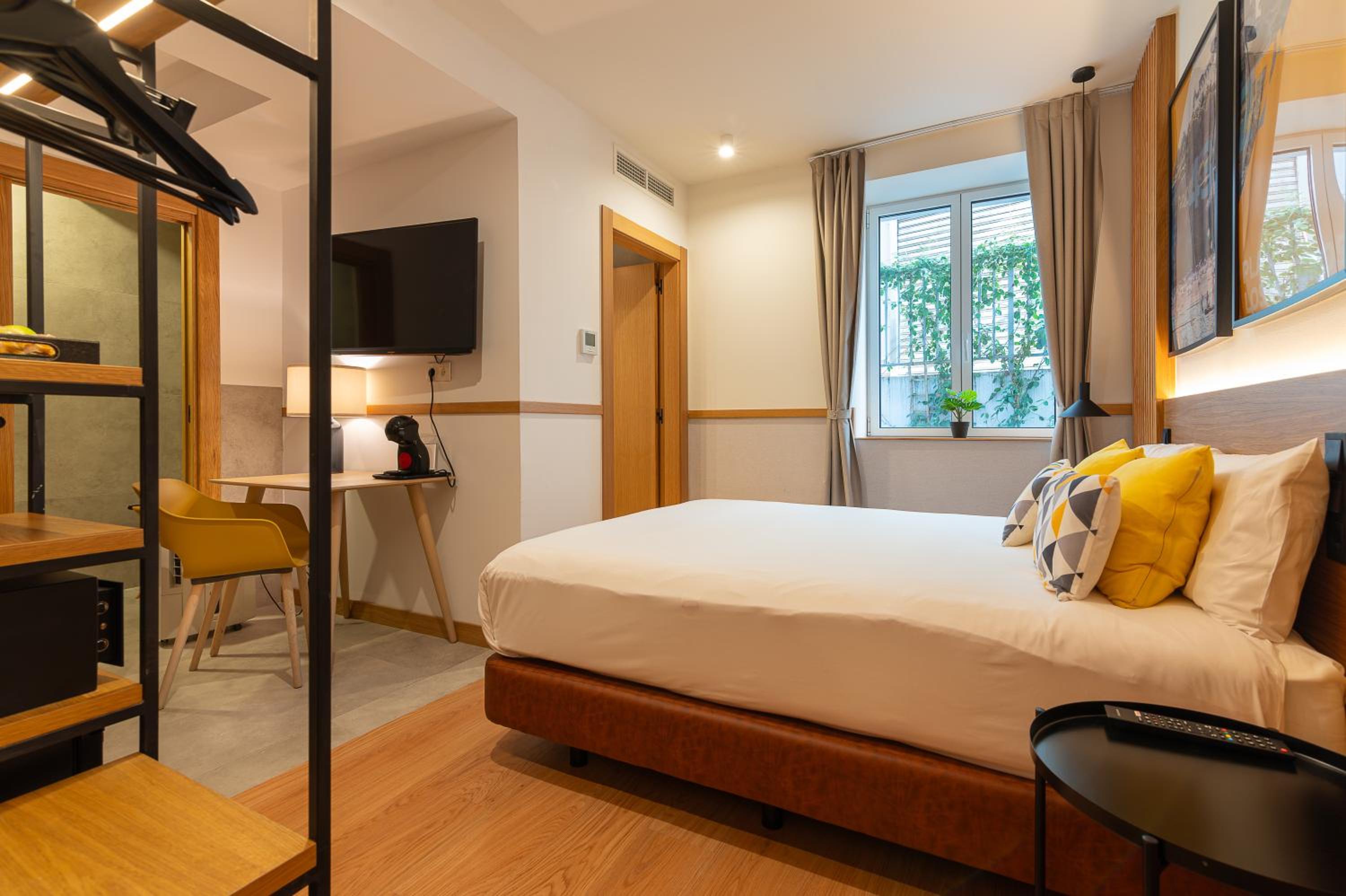 Standard Queen Room