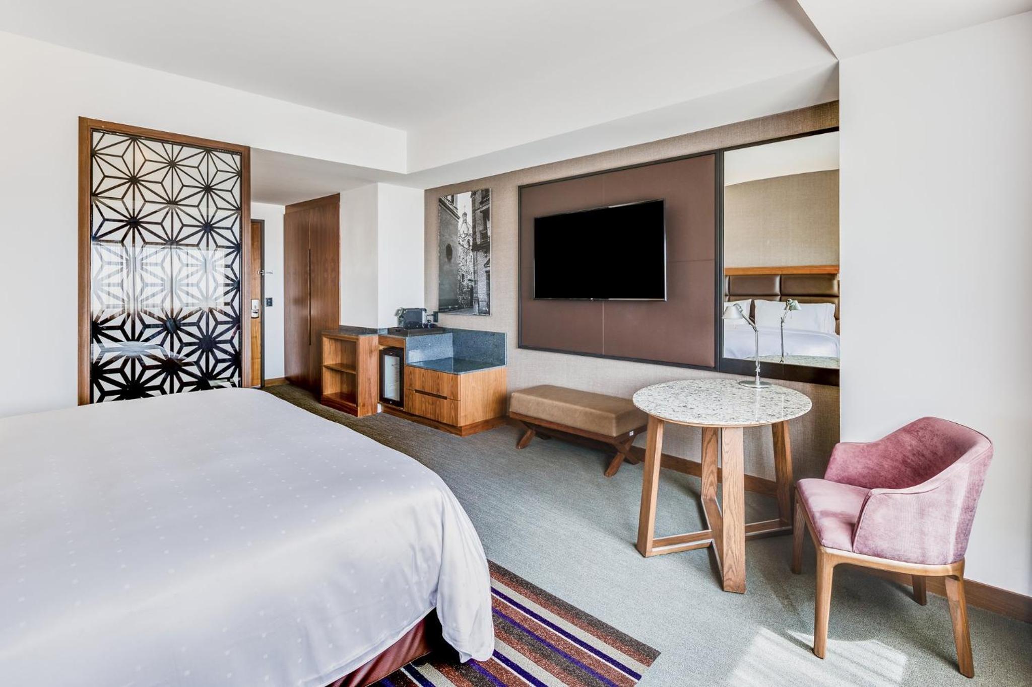 Deluxe King Room - Photo 1