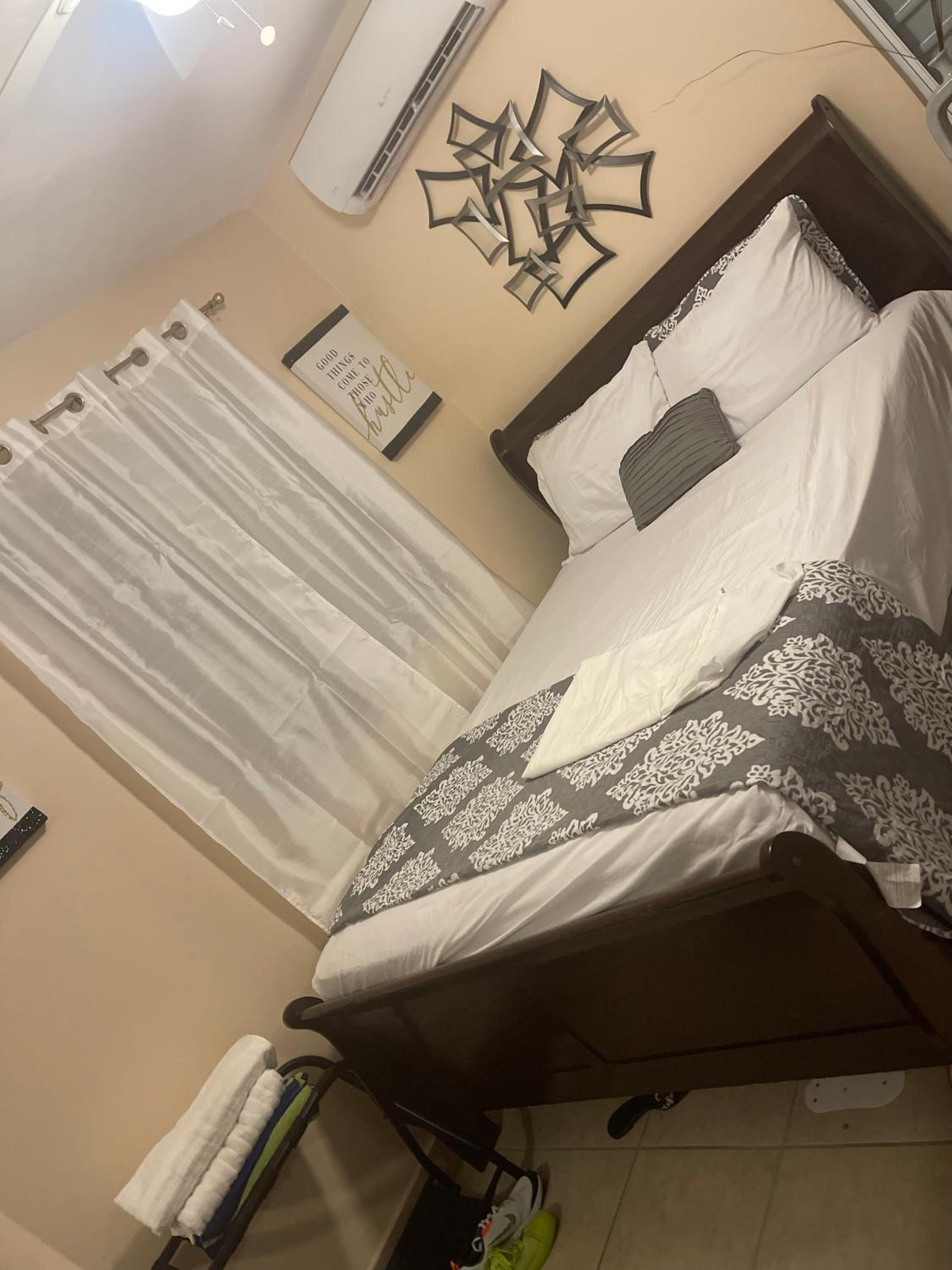 Three-Bedroom House photo 2