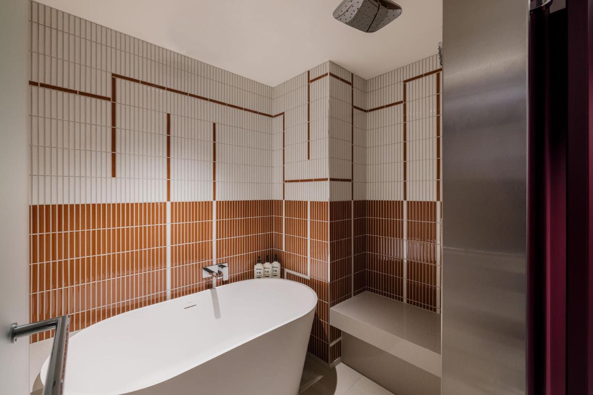 One-Bedroom Suite with Balcony and City VIew - Photo 2