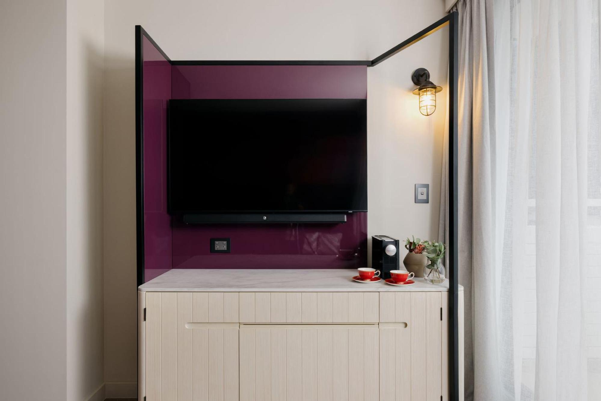 One-Bedroom Suite with Balcony and City VIew - Photo 4
