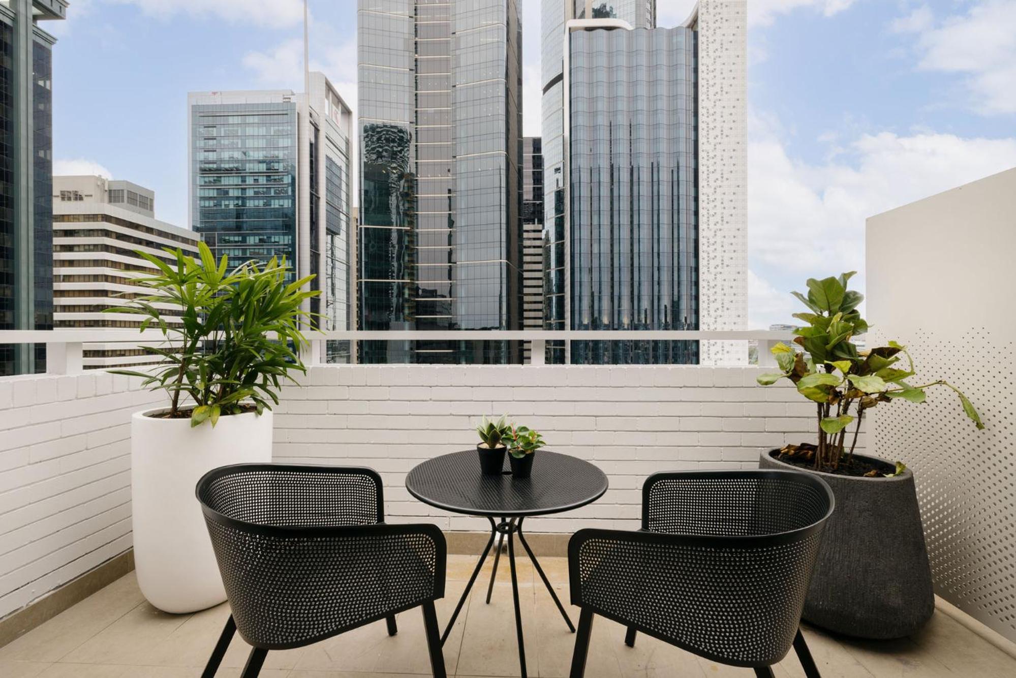 One-Bedroom Suite with Balcony and City VIew - Photo 5
